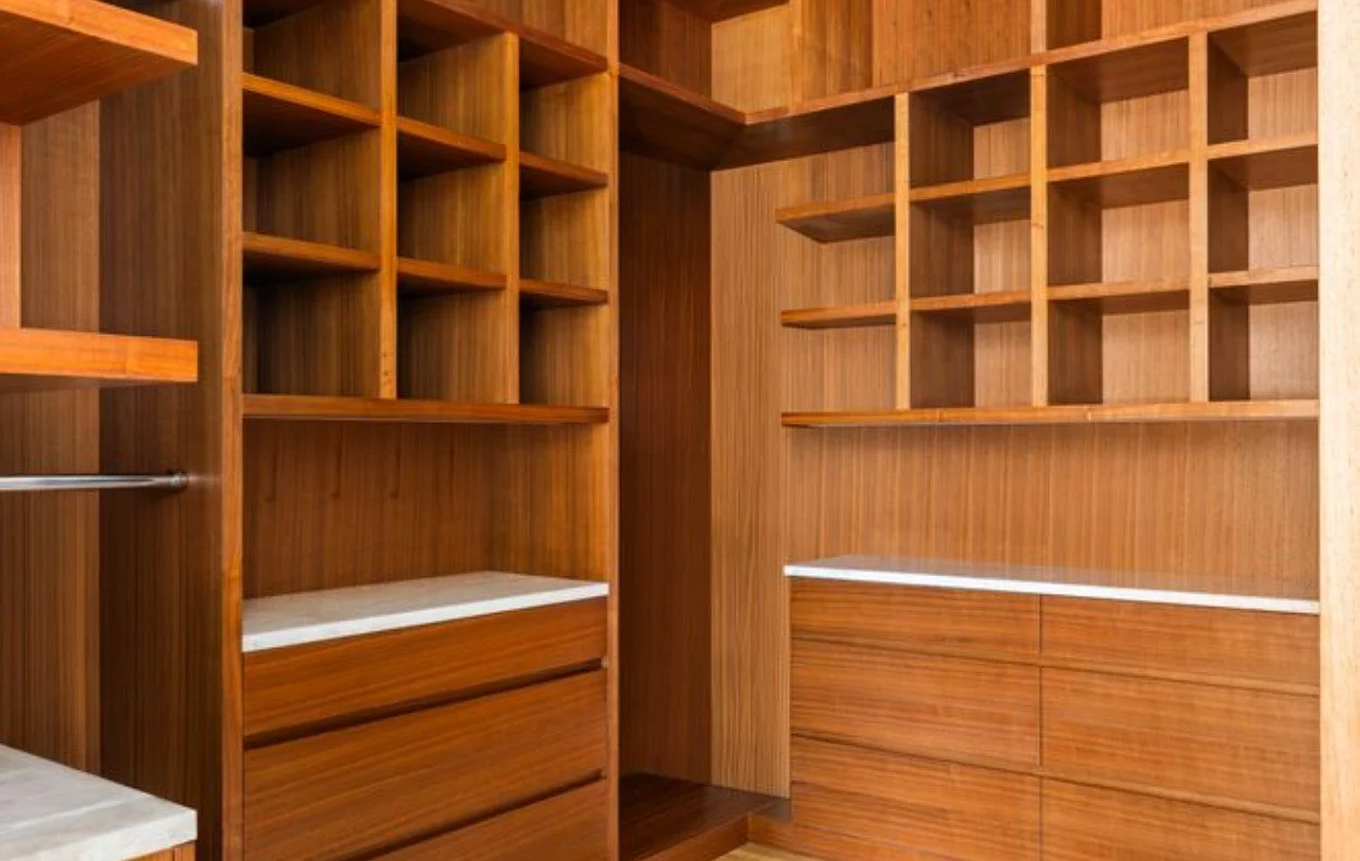 Walkin Closet 2.jpg