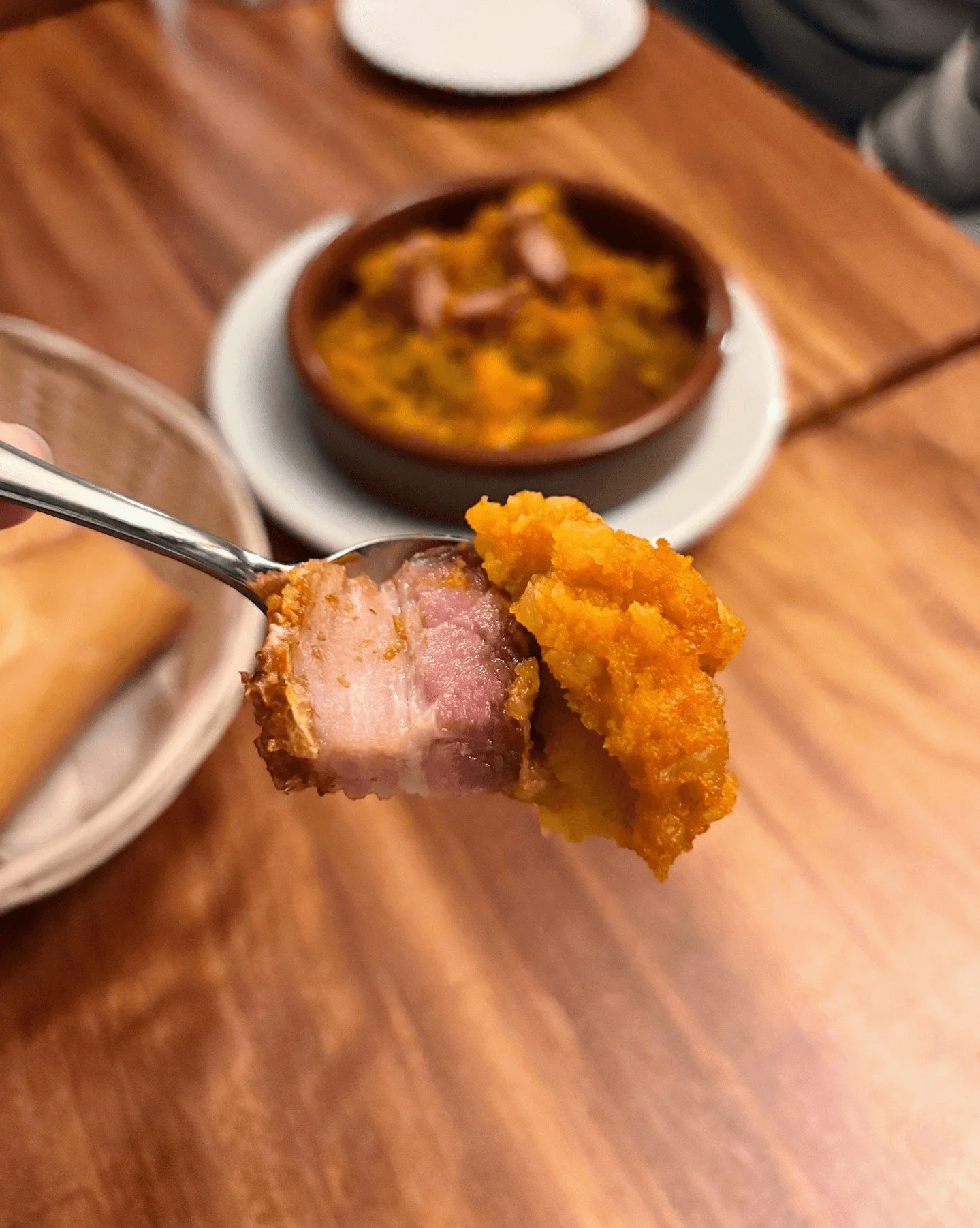 Revolconas + Torreznos are Madrid's perfect tapas bite! ✨  This is Madrid comfort food: potatoes mashed with smokey paprika topped with crunchy pork belly. Try them for yourself our De Historia: Madrid Paella, History and Tapas Tour!

#madridtapastou
