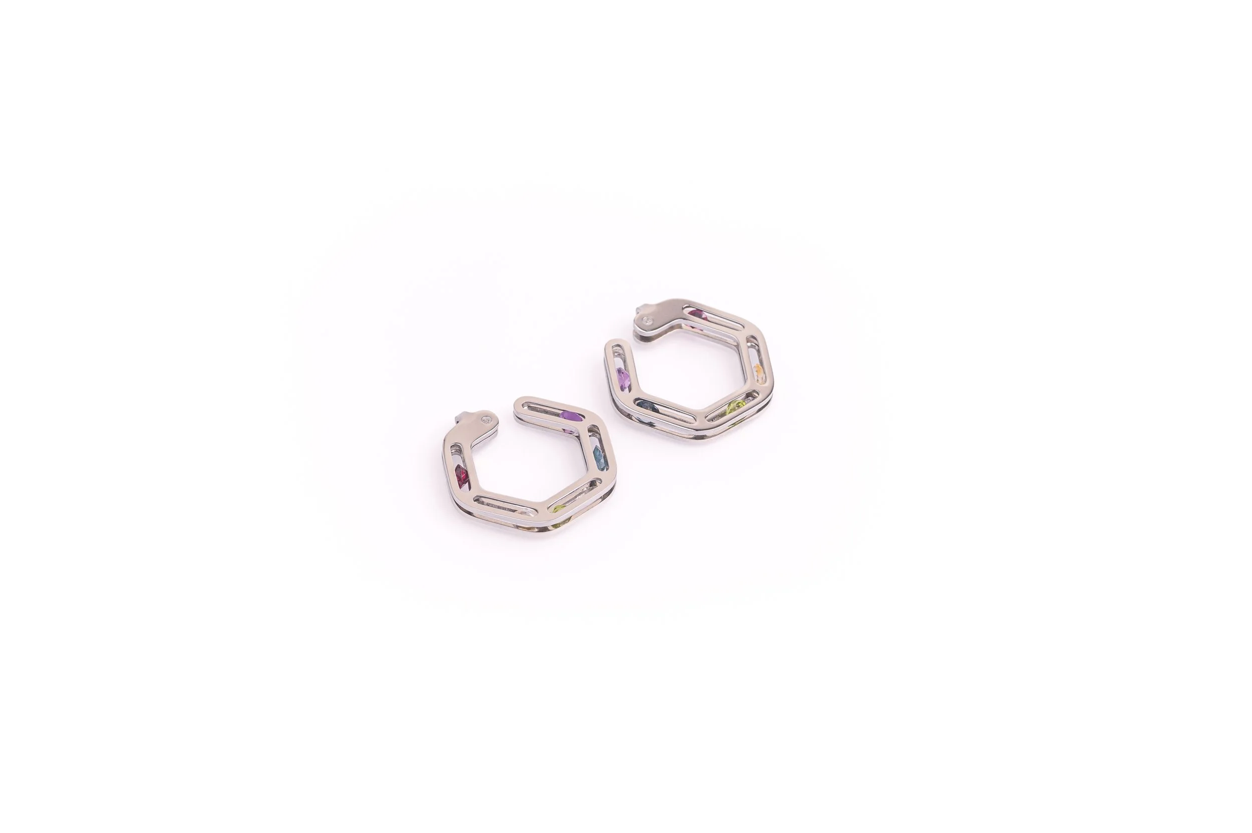 AnnaBorcsok_CandymoveHexagonalEarcuff_2026_StainlesssteelPreciusstones.jpg