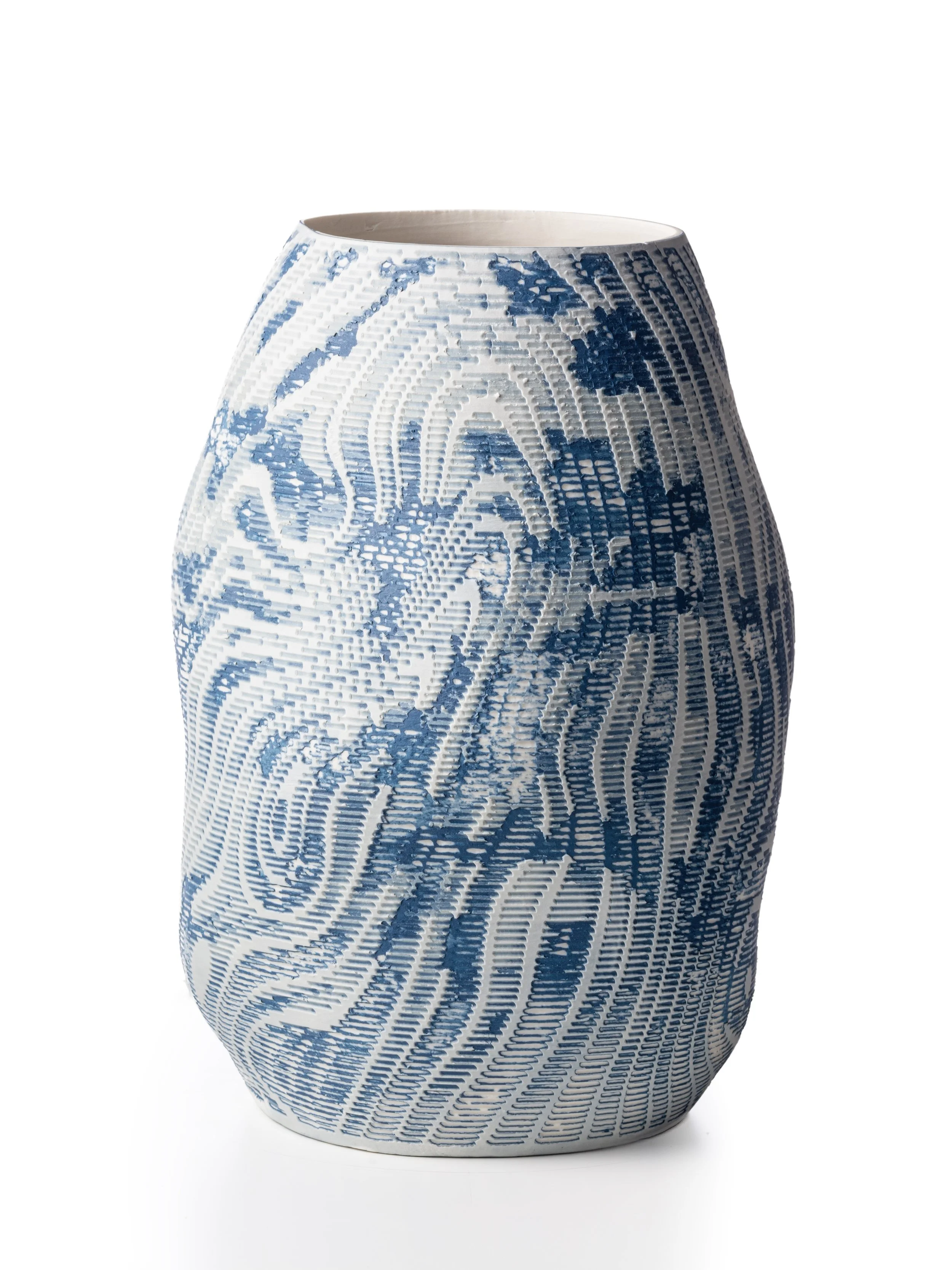 JUENGERKUEHN_Soft-Touch-Vase-2_2024_Porcelain_22x17x17cm_£700_img20.jpg