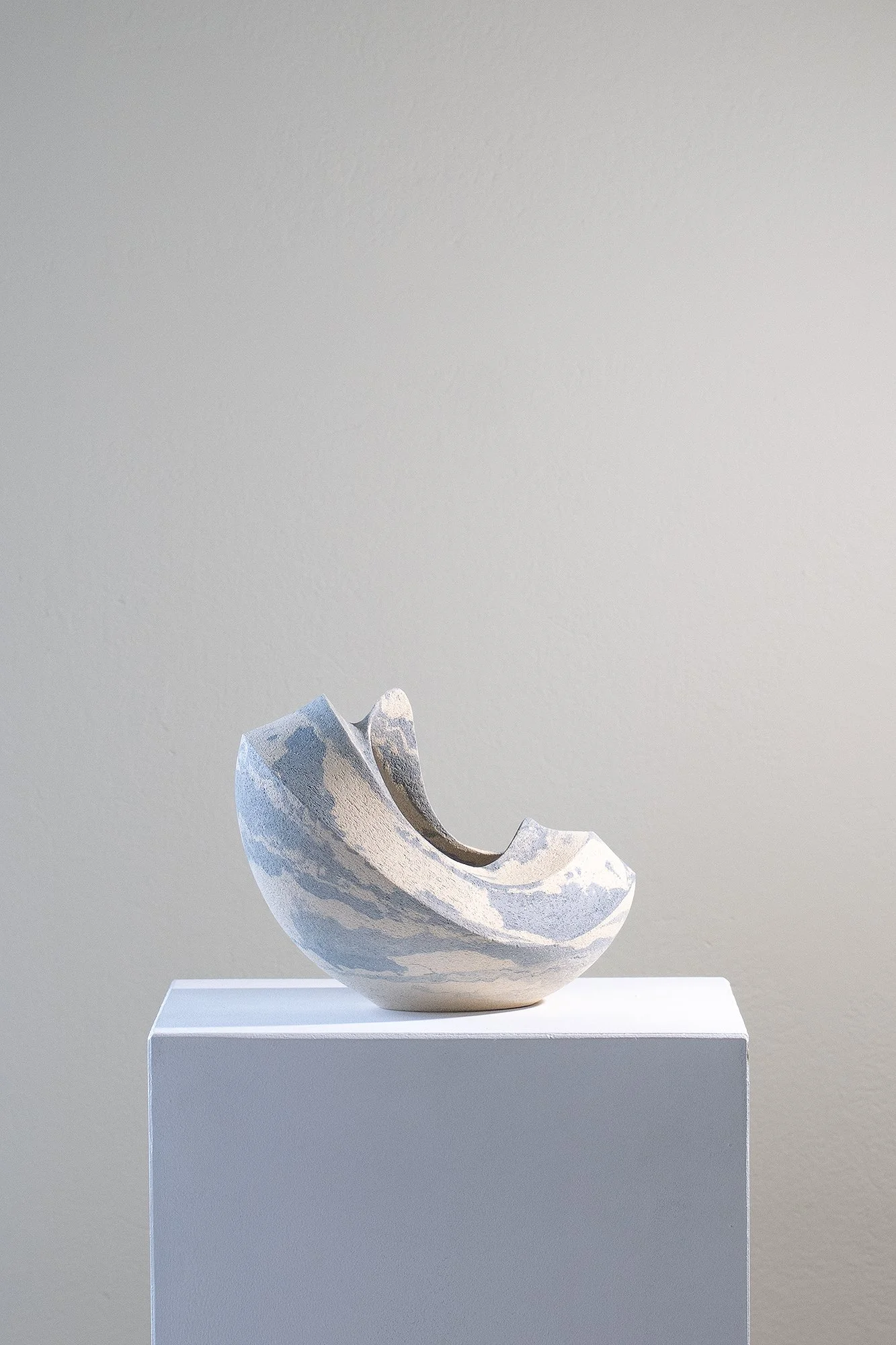 ChousCeramics_AphrosII_2025_MarbledStoneware_17x22x18cm_ £330_image2.jpg