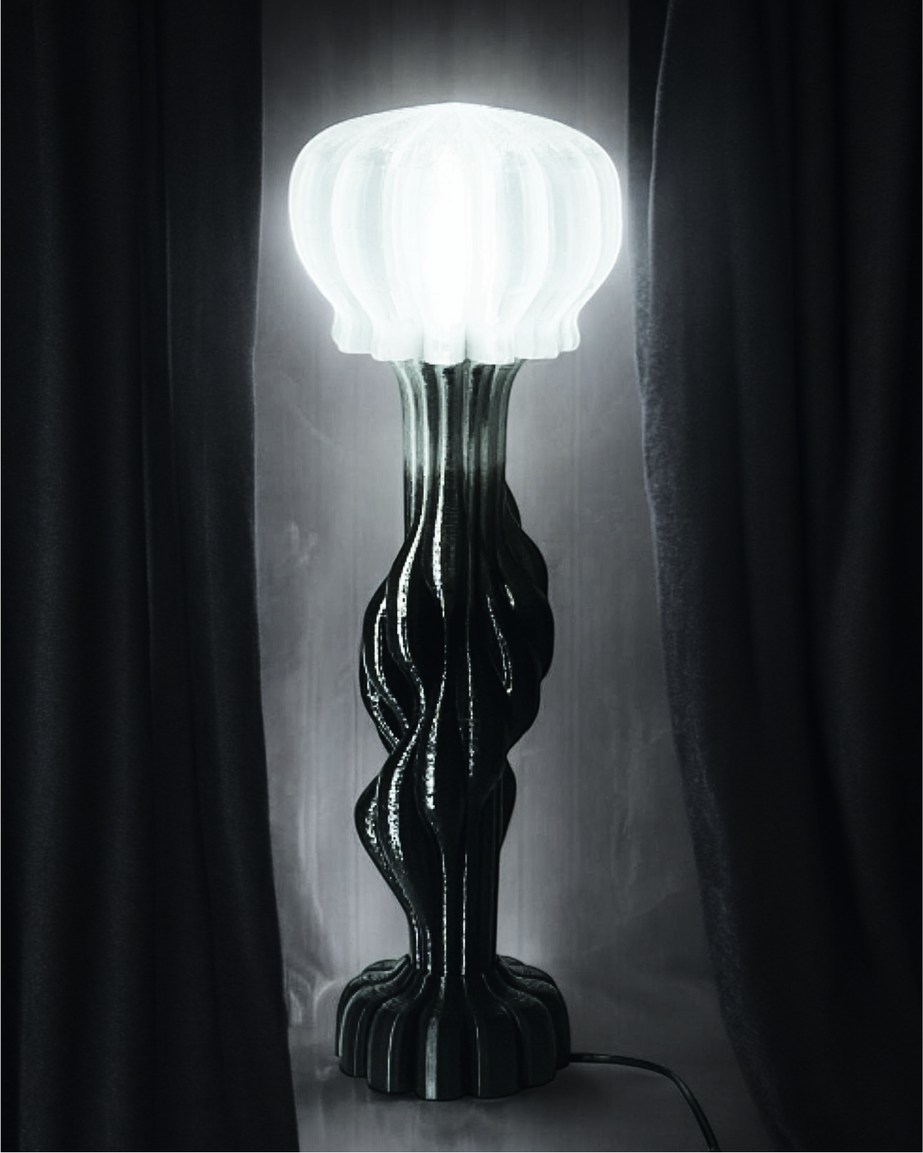 SamuelBelaisch_Lampe Medusae 0X_2024_3DPrint_20x20x70_800£.png