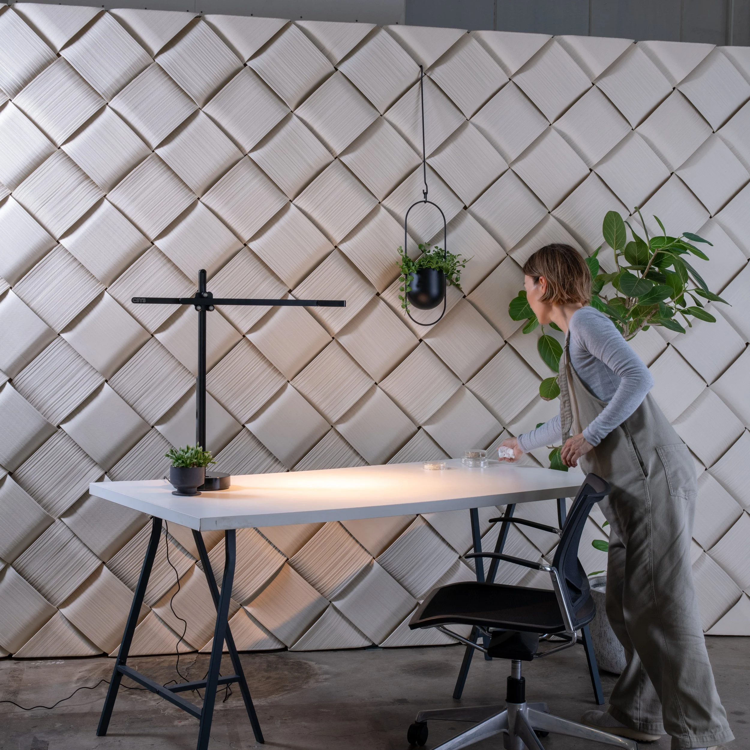 CIRCULUS_Knit wall_2024_EggShell+SyntheticResins_231x396x7cm_NFS_2.jpg