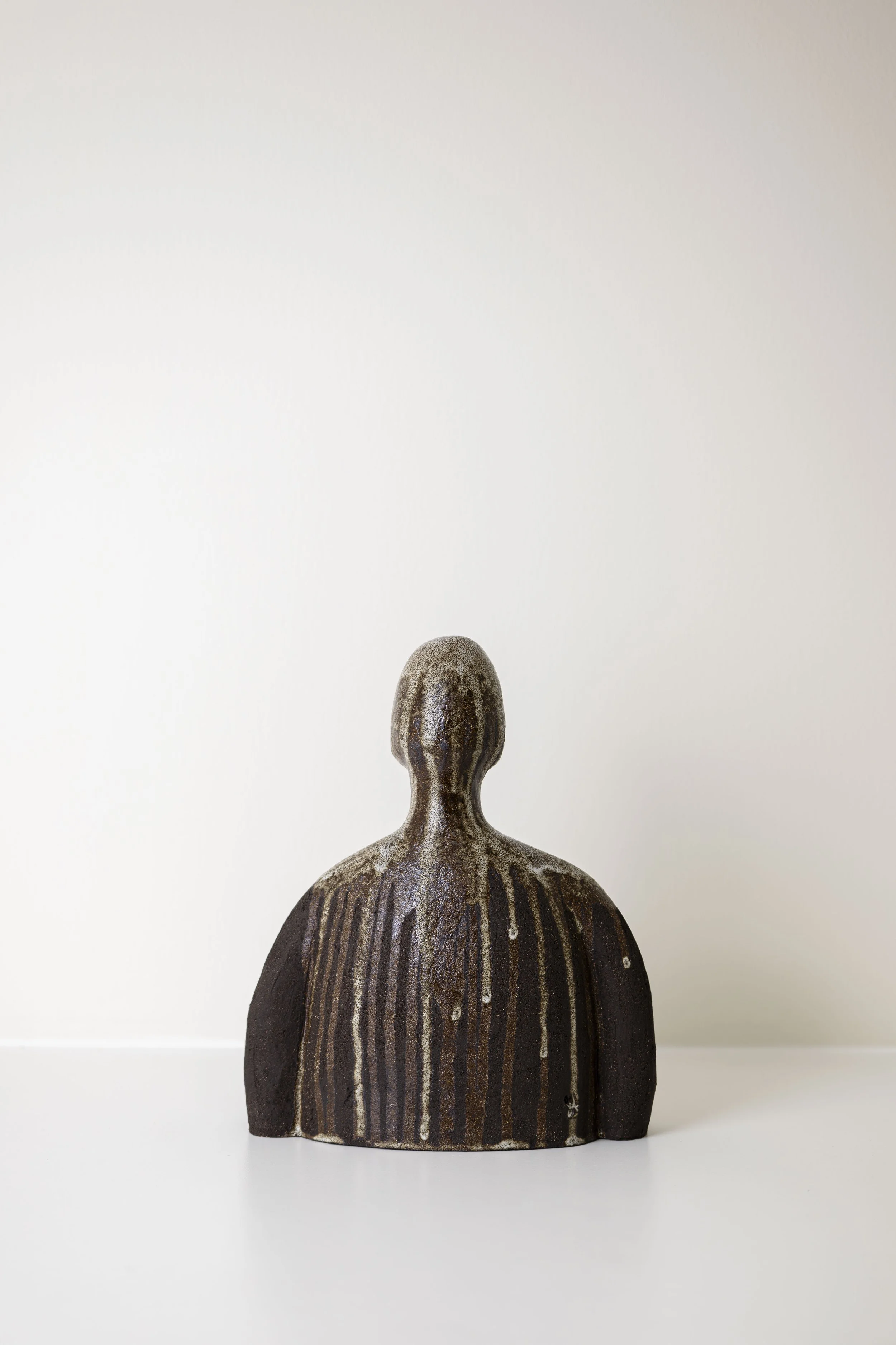 StephanieLangard_SilentFigure6_2025_Ceramics_H25xW20xD7_1100£_3.jpg