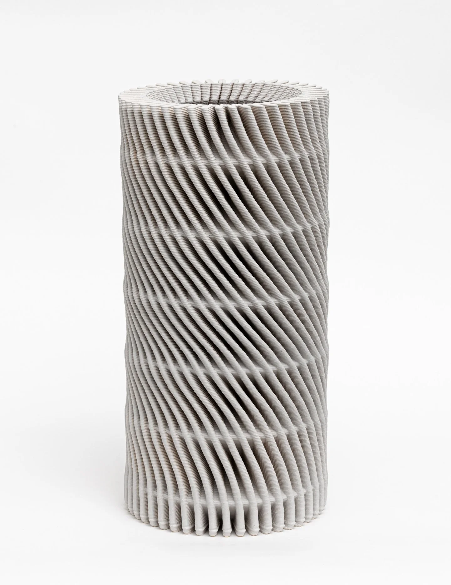 ThomasSchmidt_FadeVase_2024_Porcelain_34×18×18cm_£950.jpg