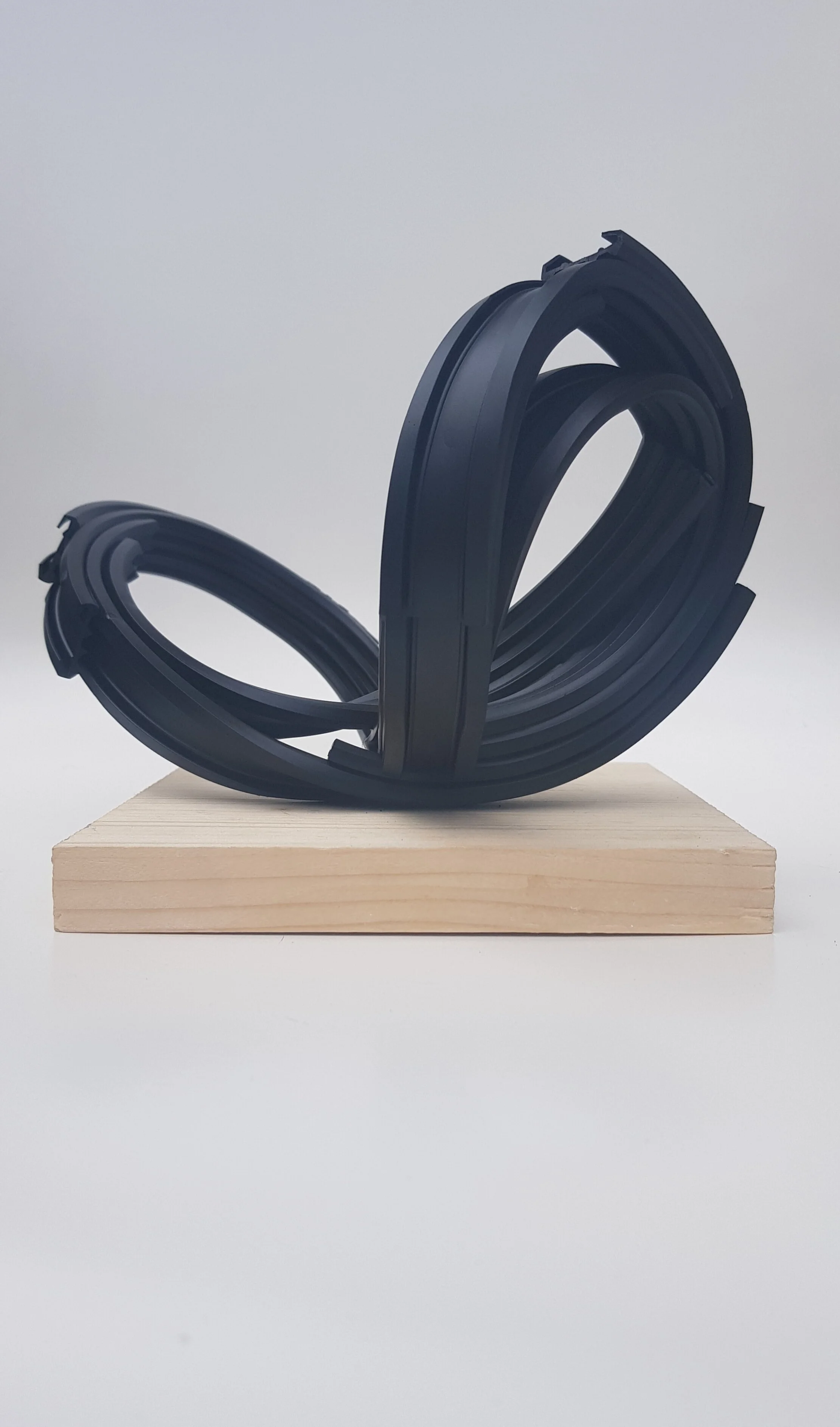 MarekSilka_BombyxLoop_22x13x14cm_EPDM caoutchouc_spray finish_1_1_priceTBD.jpg