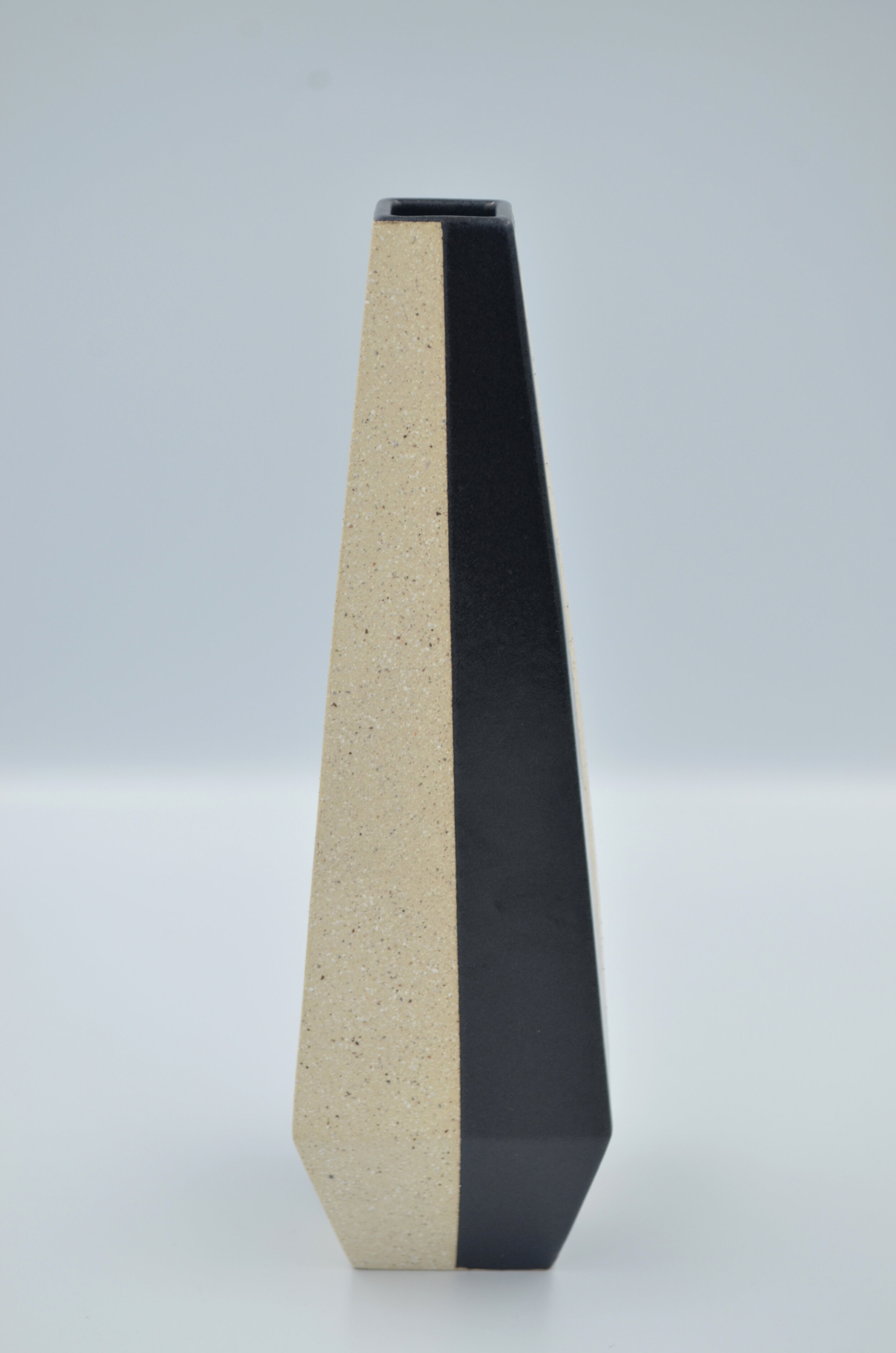 Geometric vase I-2020-7,5x24,5cm-Stoneware, handmade, glazed-417 gr.-200£ (2).jpg