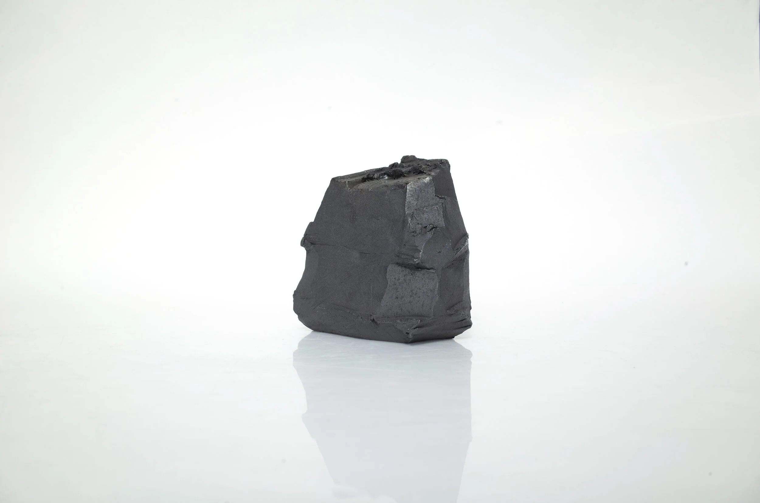 Kurinuki Pot-2020-10x8.5x9.5cm-hollowout_blackstoneware-0.8L-03-150p.JPG