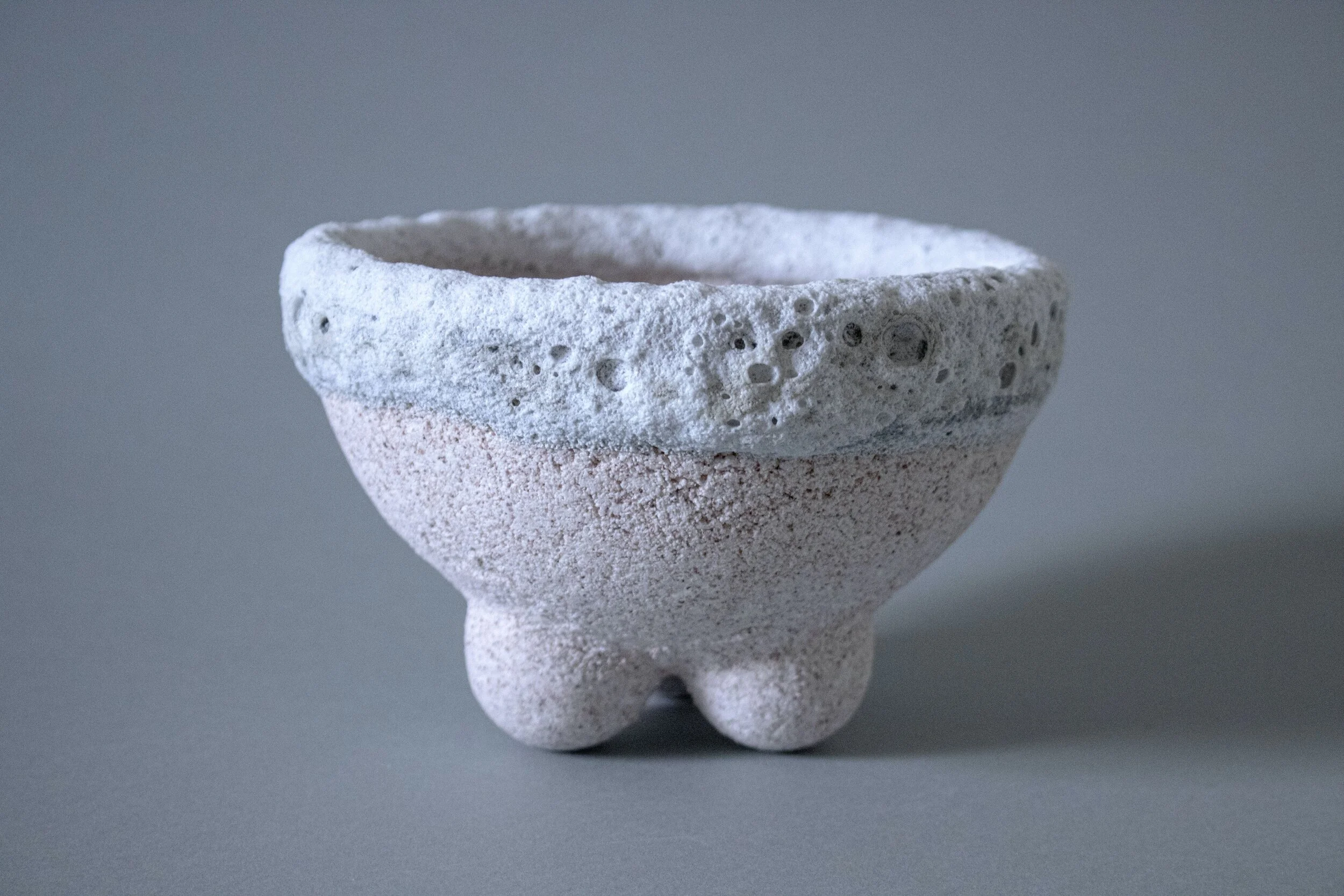 Narelle-White-PinkFoamingPorousVessel-Porcelain+Aggregates_2019-CC1a.jpg