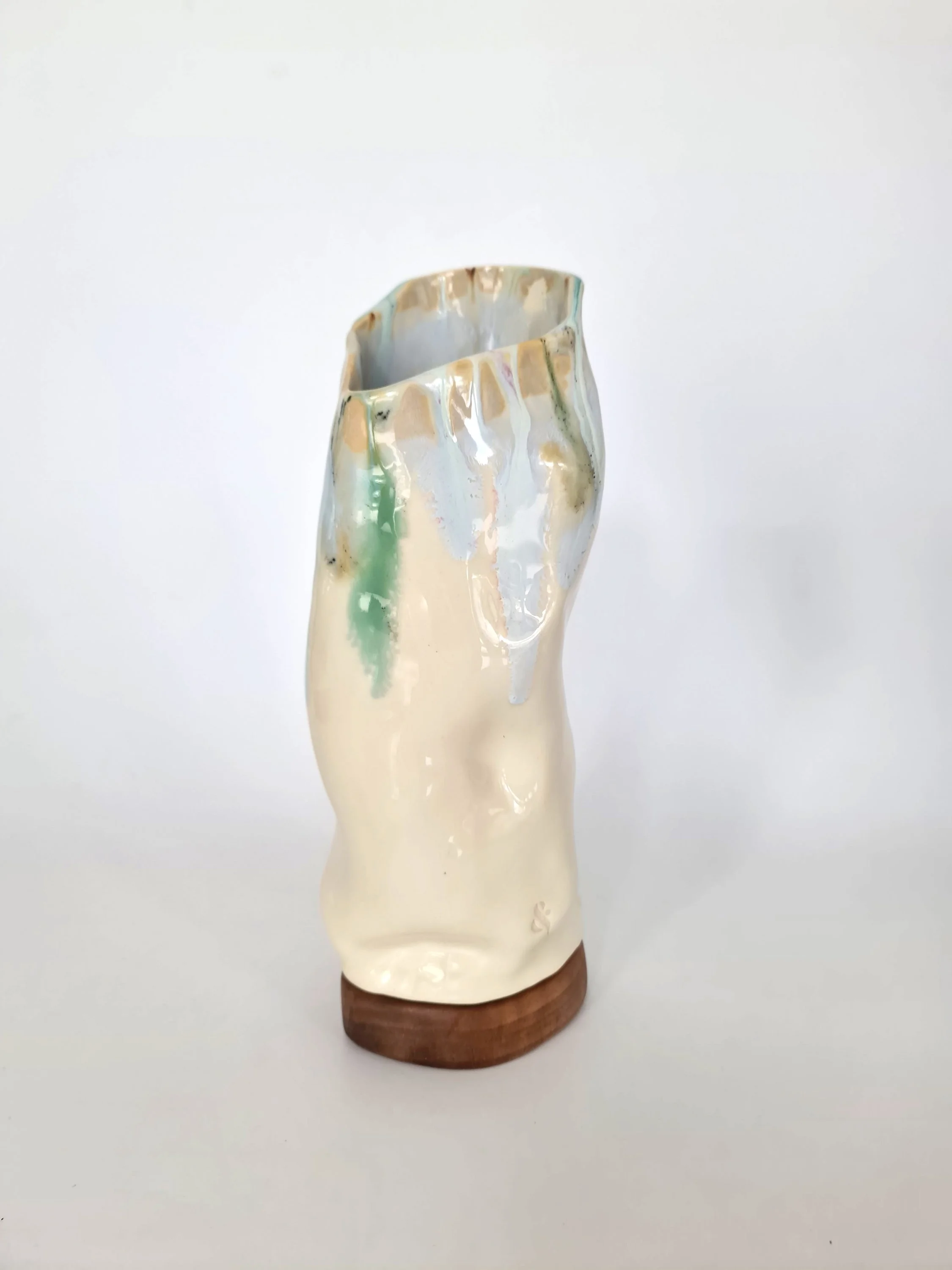 SHOP_AND-HUE_ SEASHELL BOWL WITH WOODEN STAND(9).jpg
