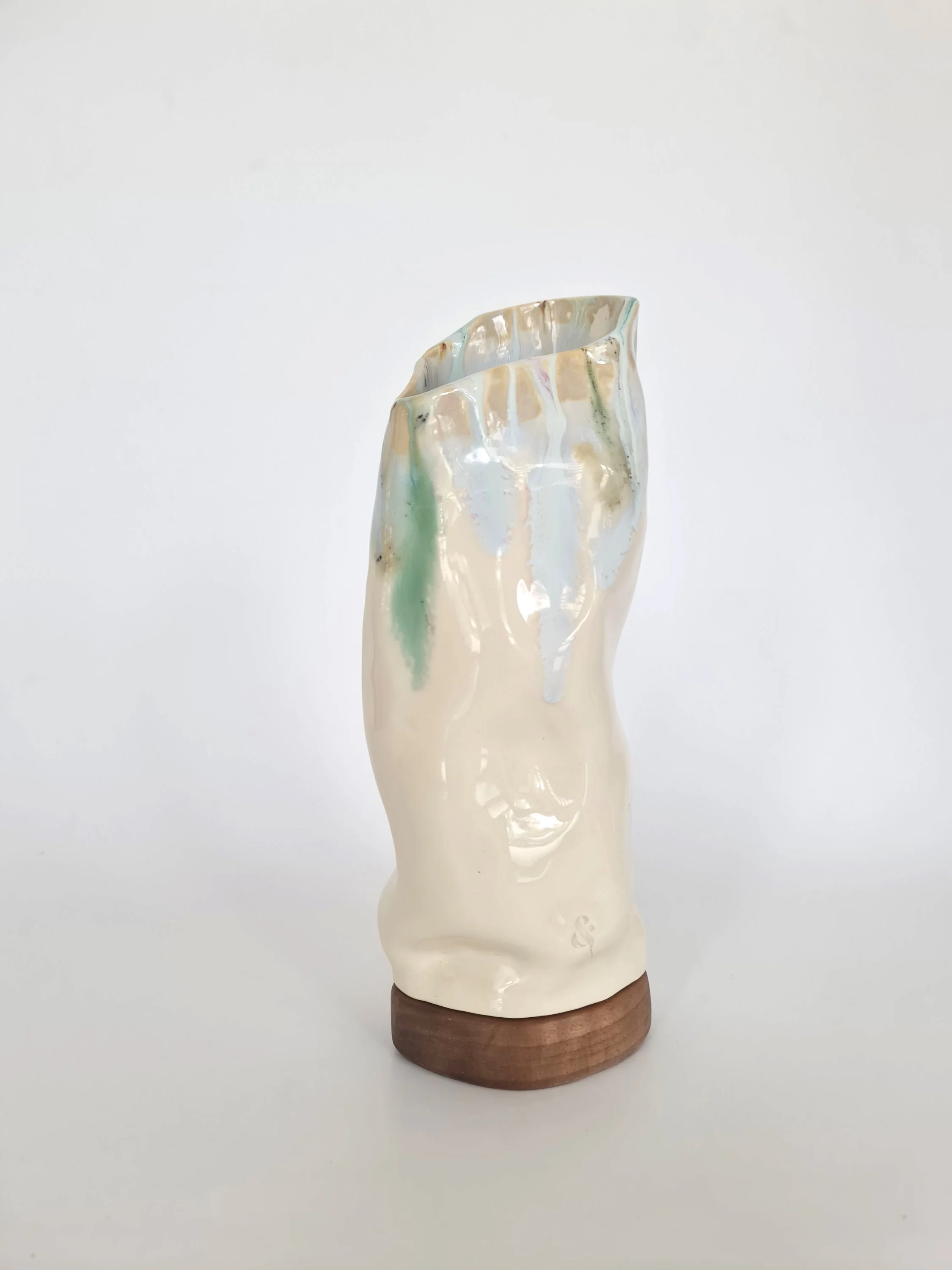 SHOP_AND-HUE_ SEASHELL BOWL WITH WOODEN STAND(10).jpg