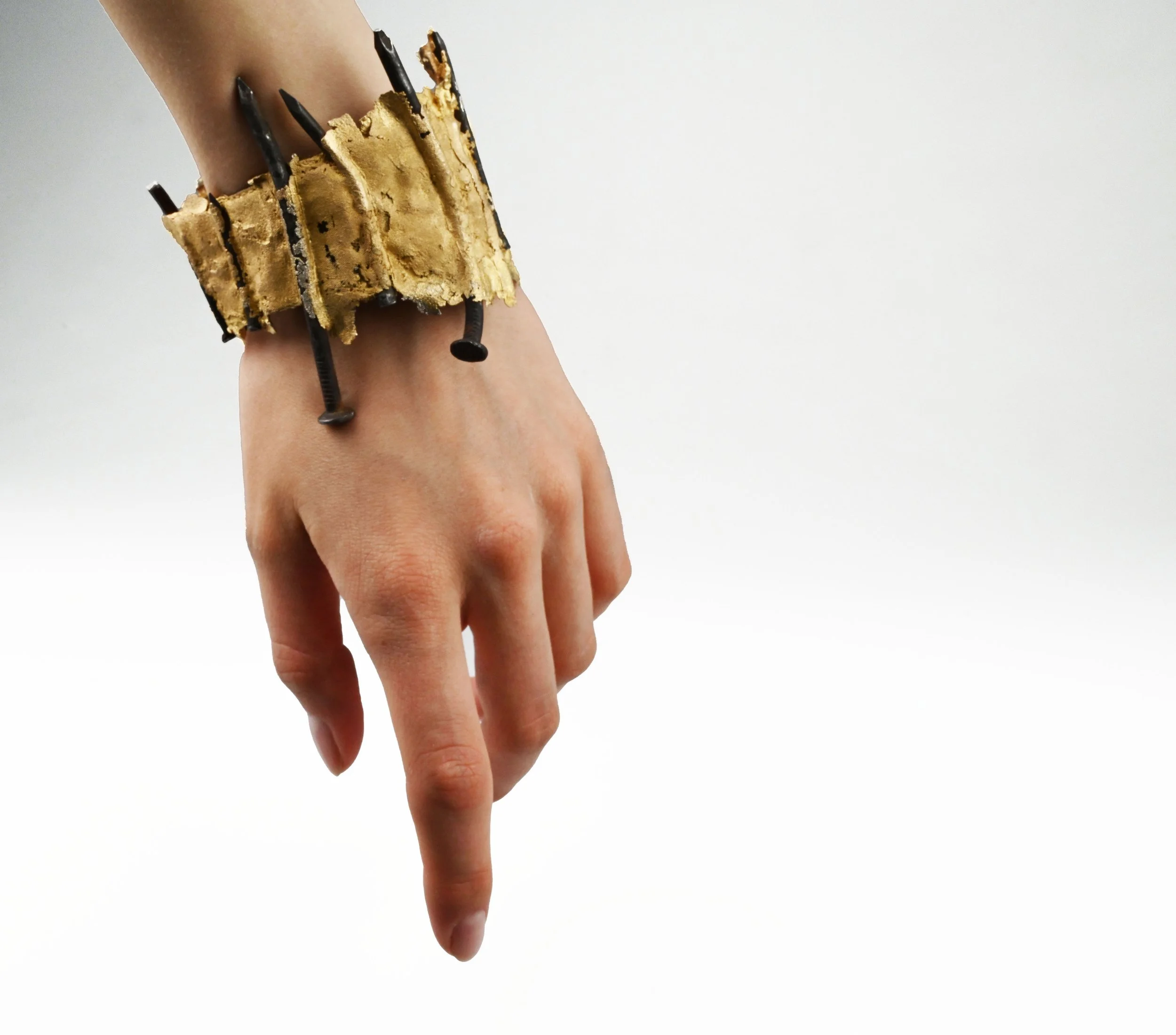 EXTRA_LINNEA-MONTVILA_NAILBANGLE1_.JPG
