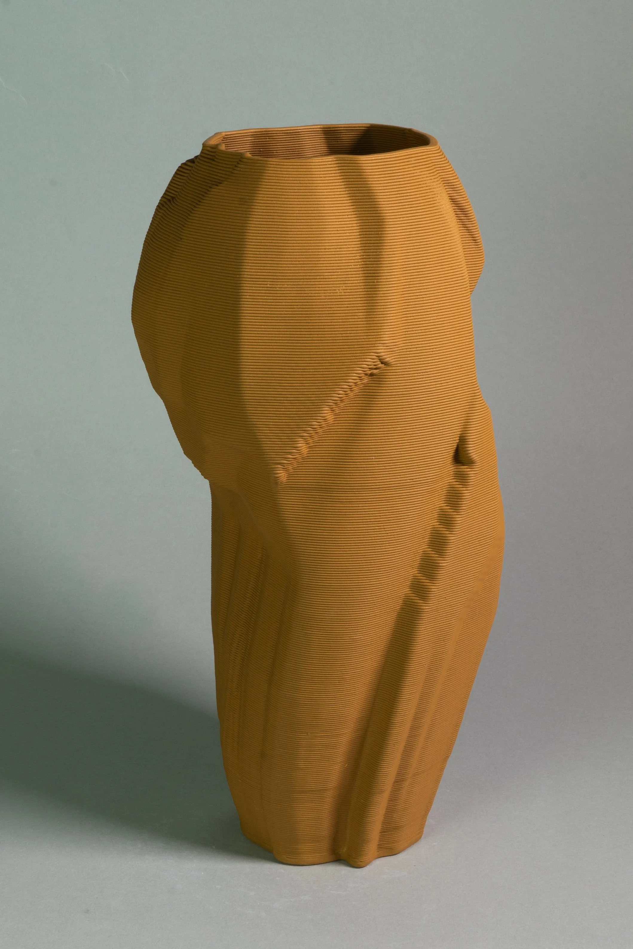 DanielValenciaFerrá_Tectonic_03_2023_3DprintedAndColouredPorcelain_350x170mm_320€ (3).jpg