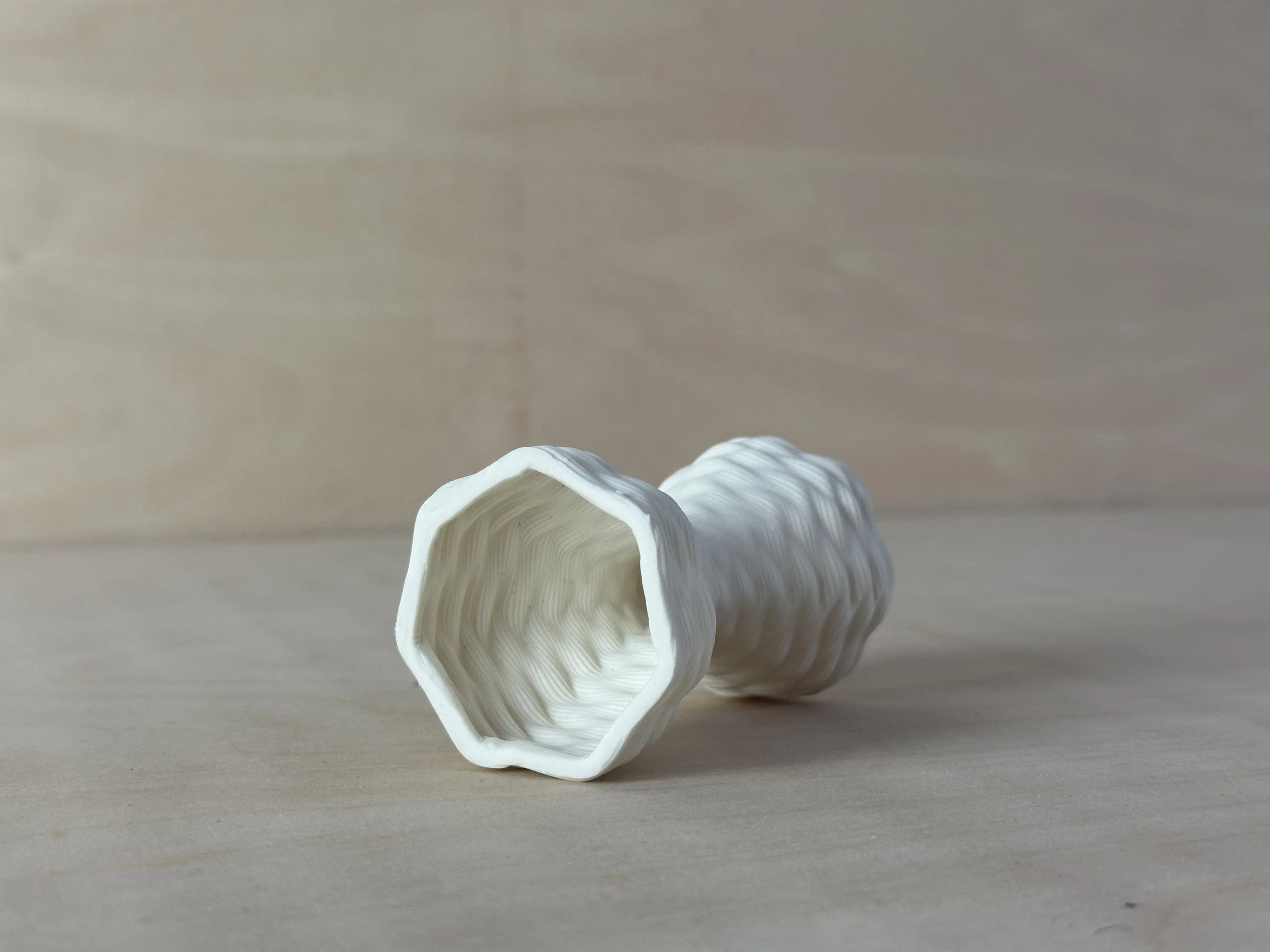 AntoniaBöck_HourGlass_2025_3DPrintendPorcelain__Image4.jpeg
