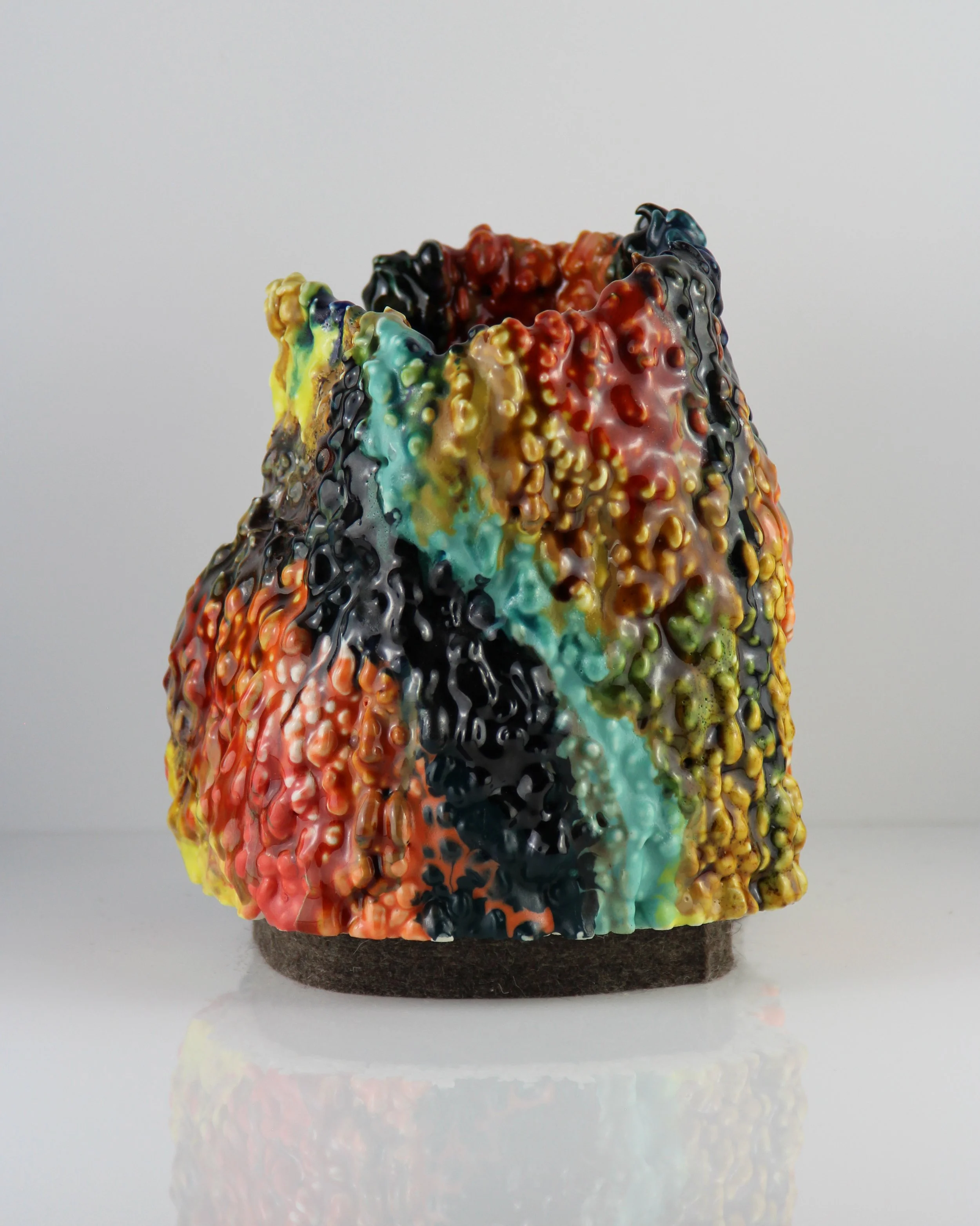 Simpson_VoxelMudpot003_veiwC_2025_PorcelainAndPolychromeGlaze_20x20x17_£700.jpg