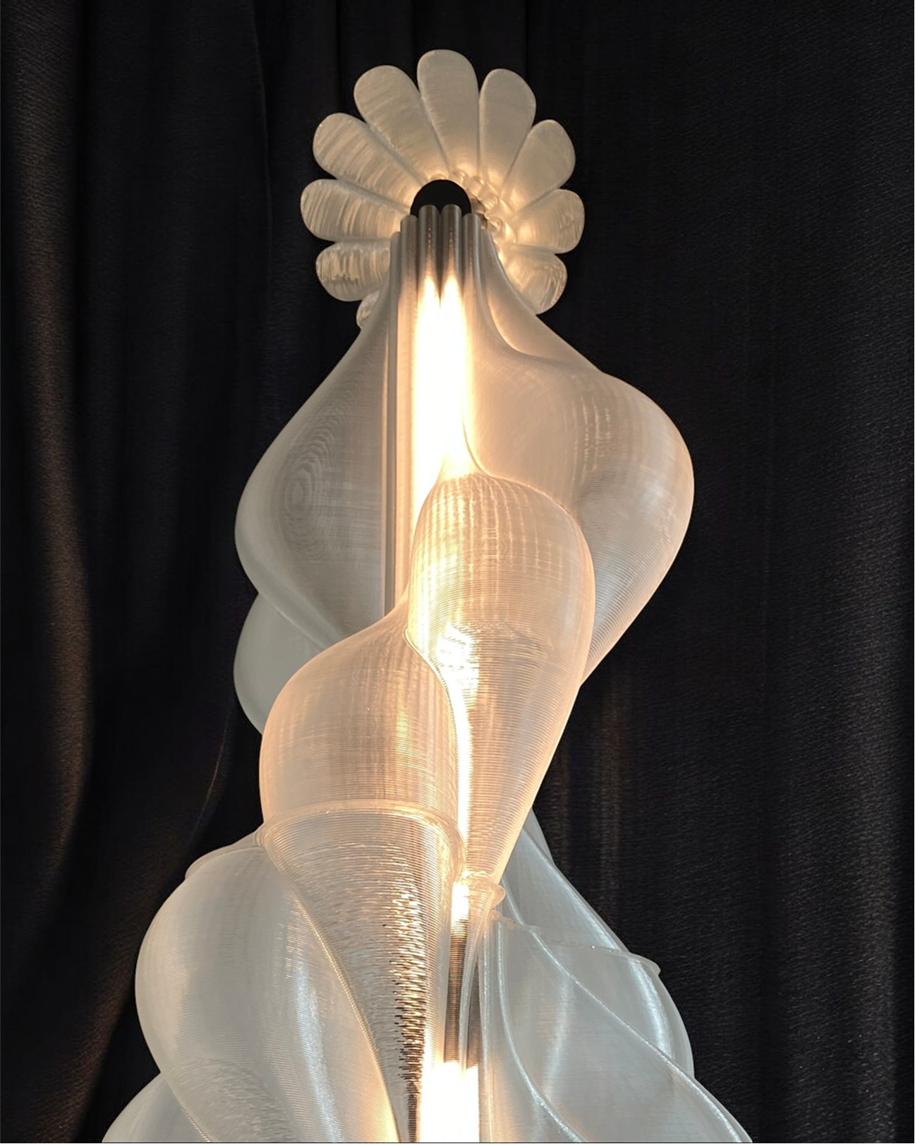 SamuelBelaisch_Lampe Rotalia 0X_2024_3DPrint_40x40x150_£1200.png