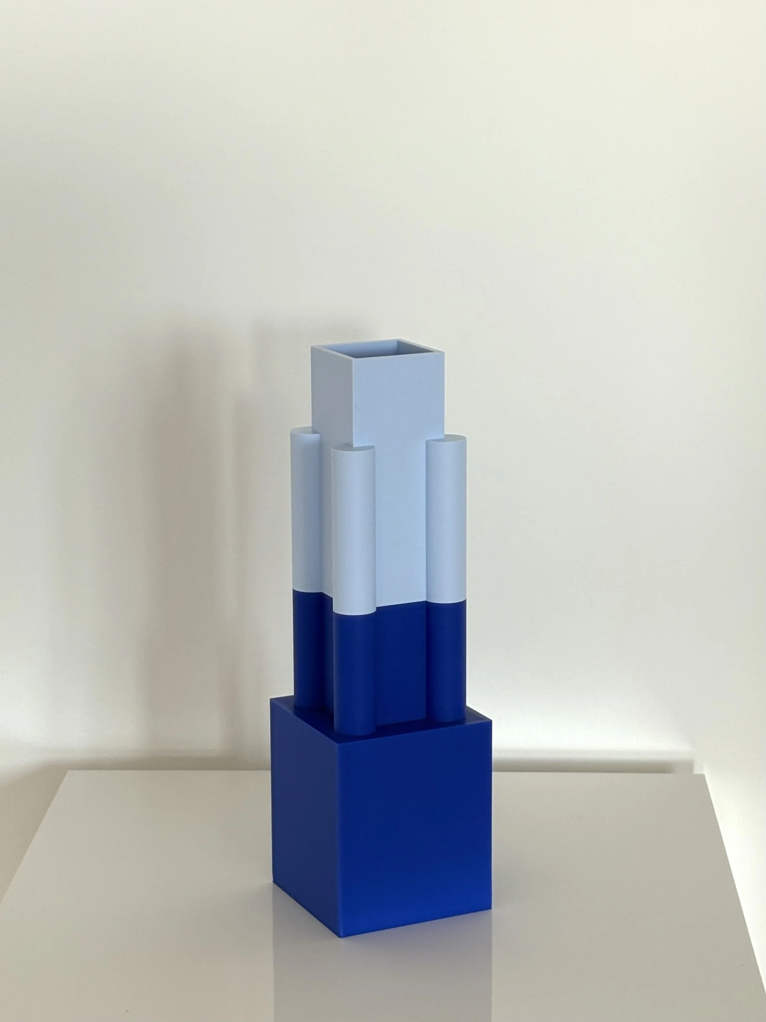 SelinaHorn_VaseApolloBlue_Darkblue_2024_3DPrintedPLA_25x7,5x7,5cm_£90.jpg