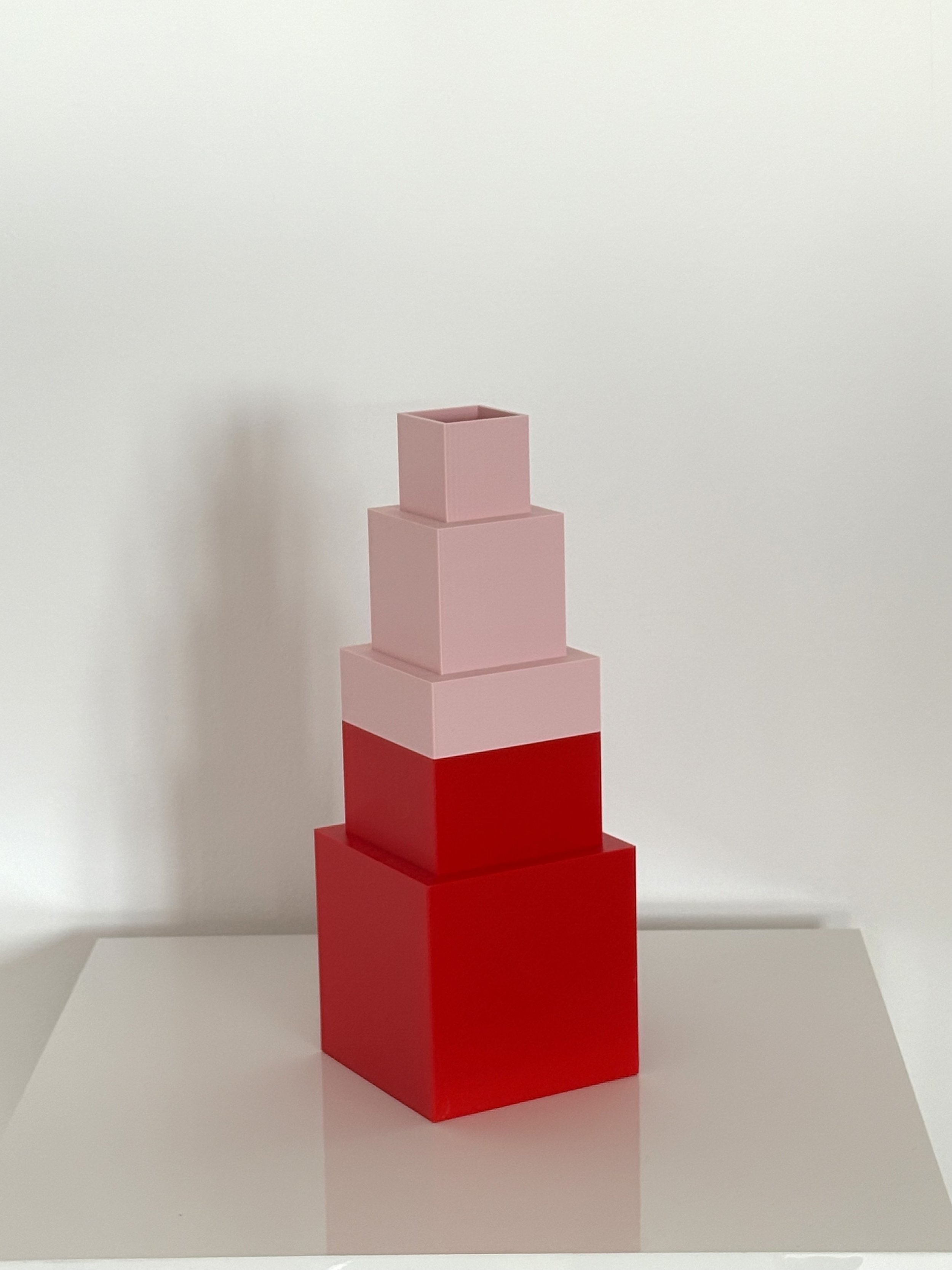 SelinaHorn_VaseAres_2024_3DPrintedPLA_25x9x9cm_£90.jpg
