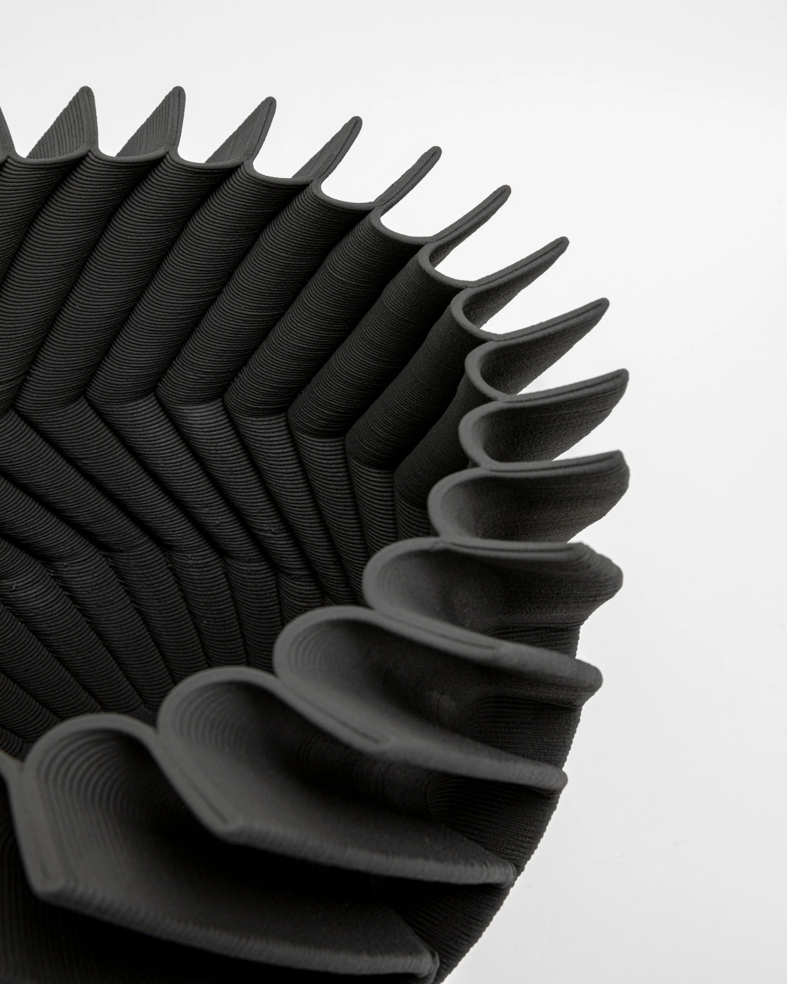 ThomasSchmidt_ArrayBowl_detail_2024_Porcelain_21×30.5×30.5cm_£750.jpg