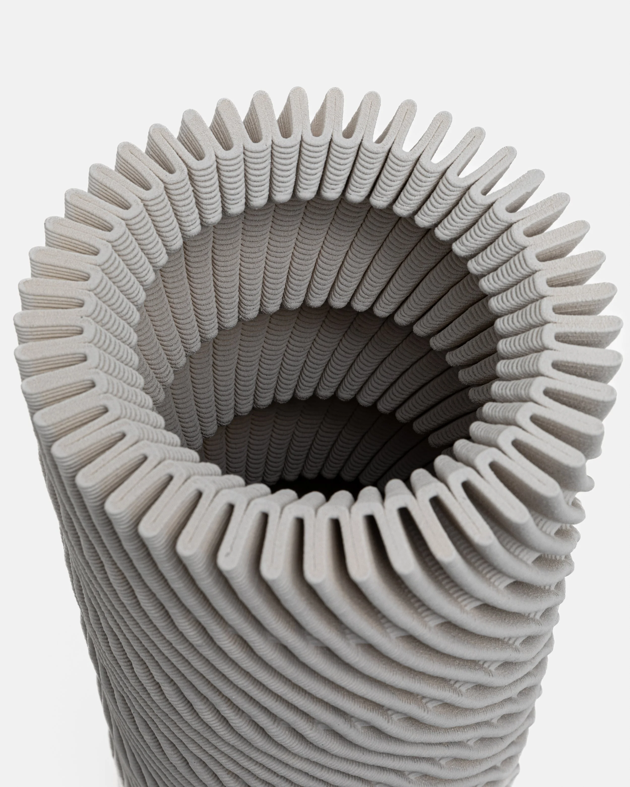 ThomasSchmidt_FadeVase_detail_2024_Porcelain_34×18×18cm_£950.jpg.jpg