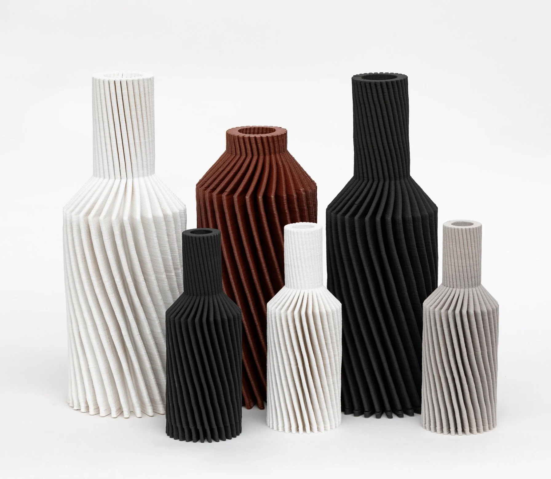 ThomasSchmidt_HeatSinkBottles_2024_Porcelain_SeePriceList.jpg
