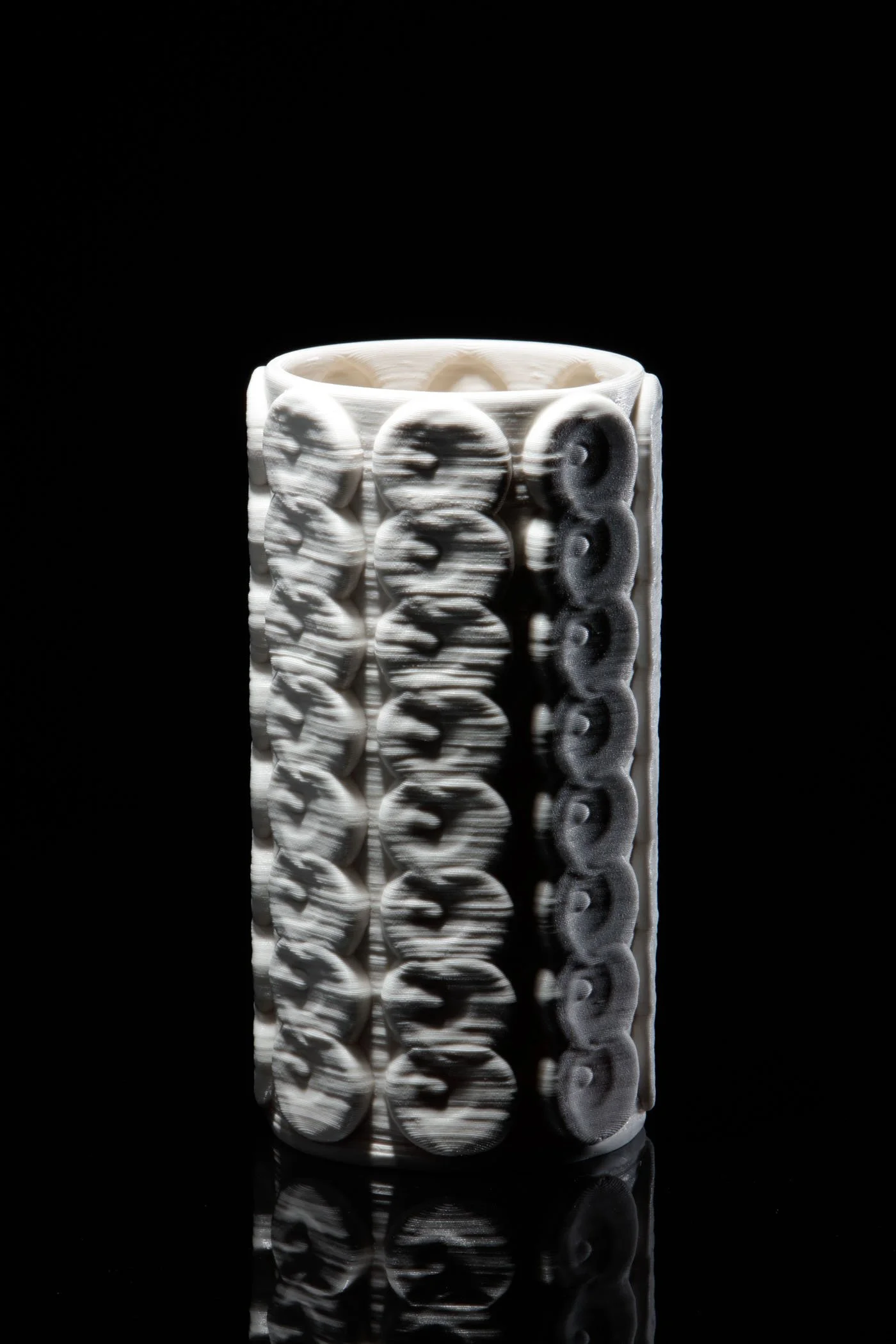 ZixuanZhang_TheDialogueNo6_2025_3DPrintedCeramic_21x10.8x10.8cm_£880.jpg