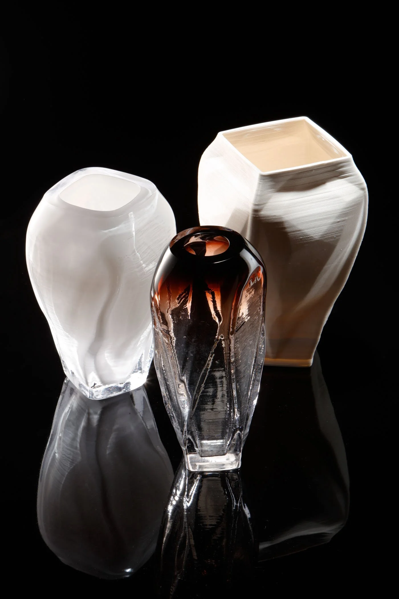 ZixuanZhang_TheDialogueGroup3_2025_CeramicsandGlass_Promotion.jpg
