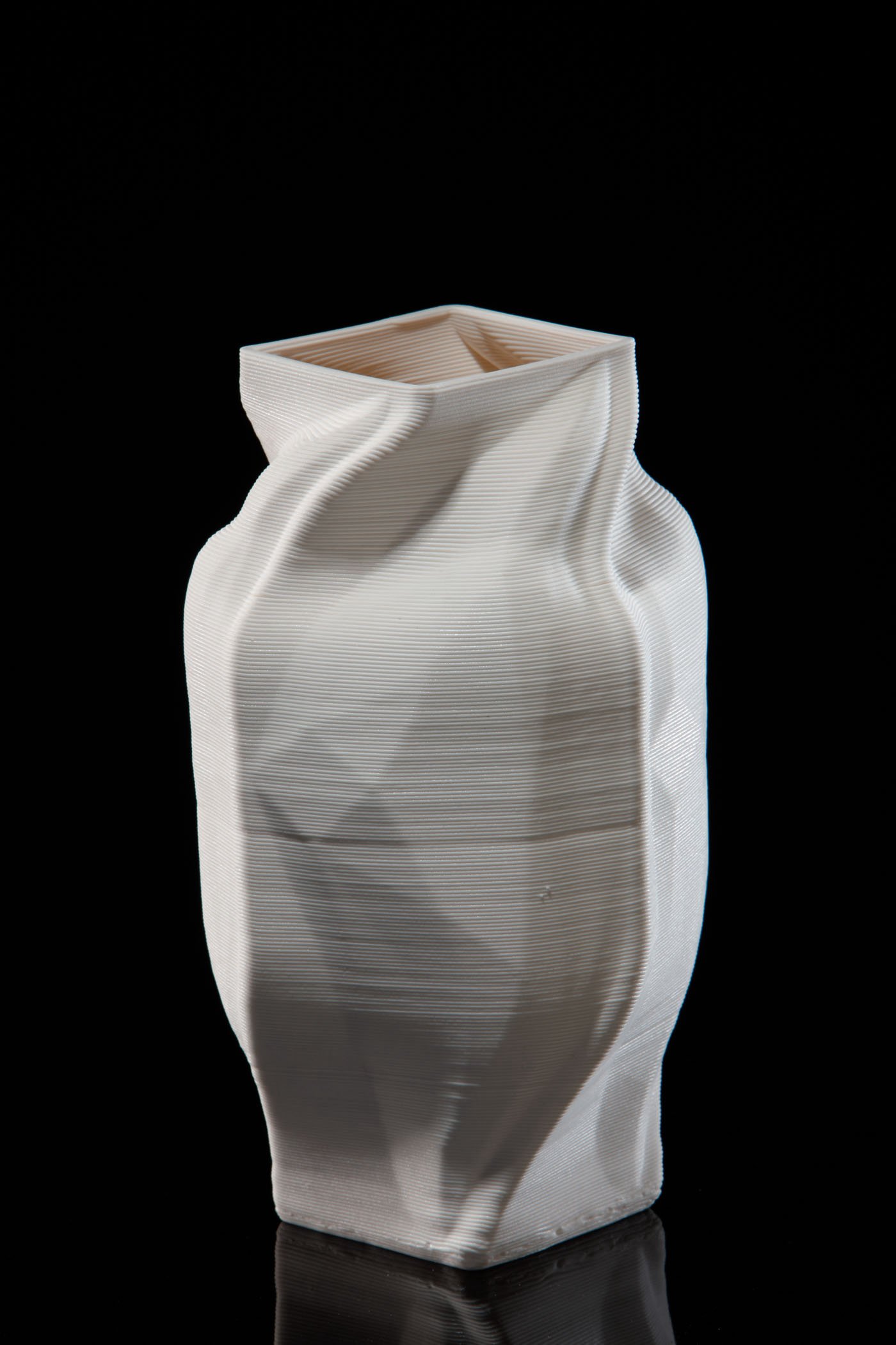 ZixuanZhang_TheDialogueNo2_2025_3DPrintedCeramics_19.5x10.5x10.5cm_£680.jpg