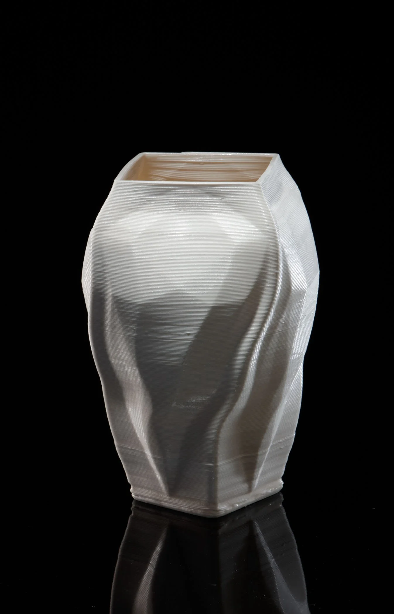 ZixuanZhang_TheDialogueNo4_2025_3DPrintedCeramics_22x15x15cm_£880.jpg