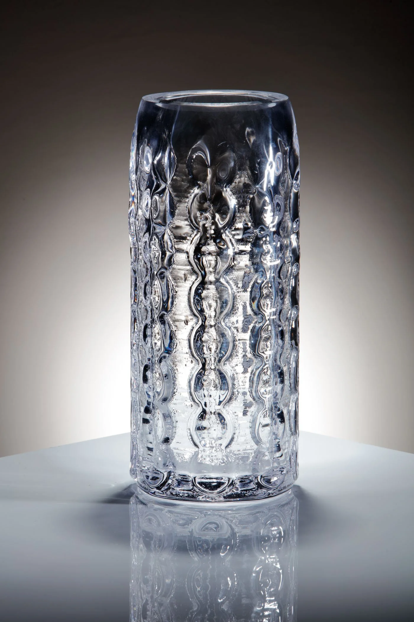ZixuanZhang_TheDialogueNo8_2025_BlownGlass_25.5x11x11cm_£880.jpg