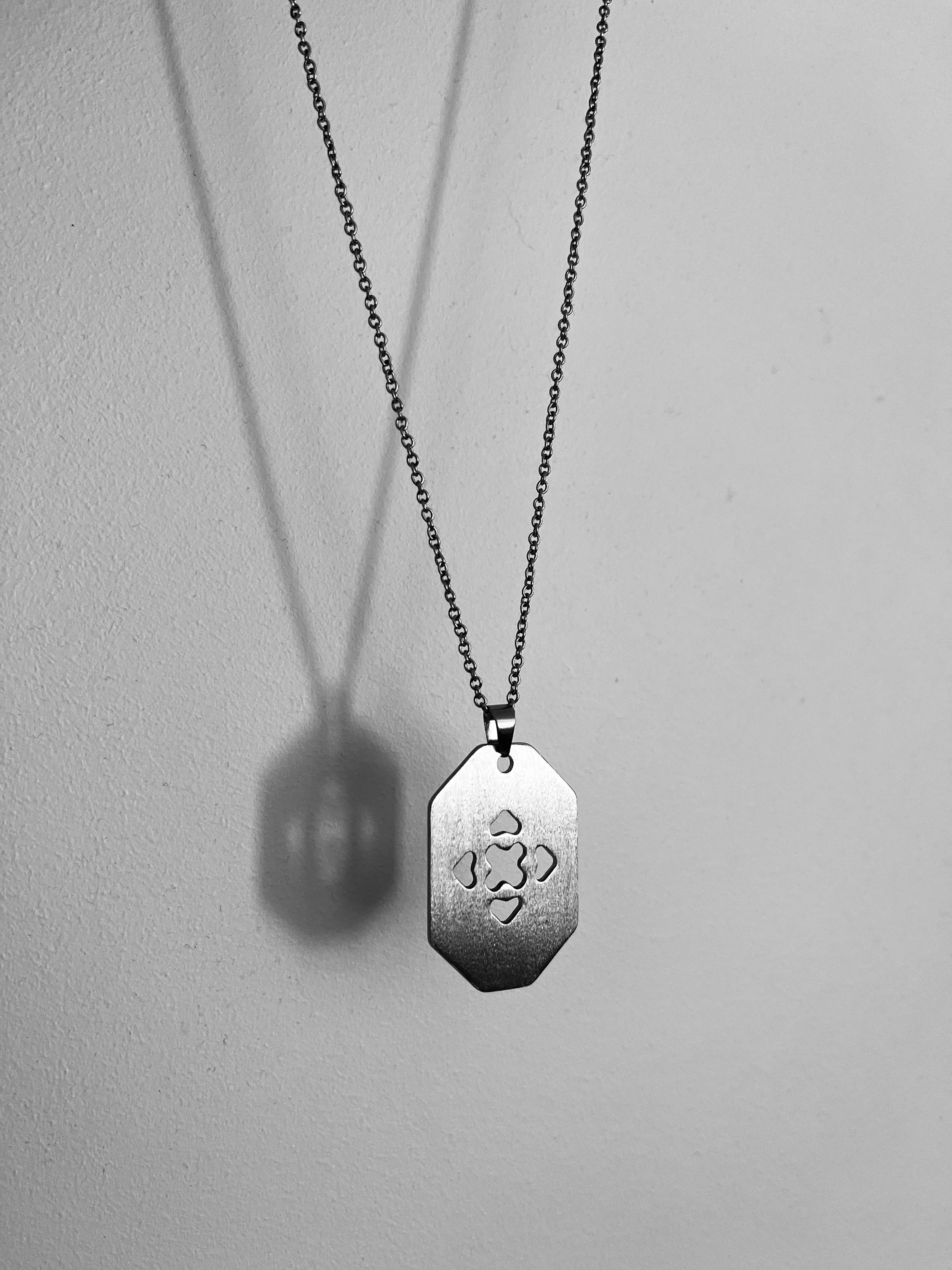 2.LUC_NIJMAN_ADVANCE_LAB_VX-1.5_2025_StainlessSteel316L_Necklace_3,9x2,6cm_£119.jpeg