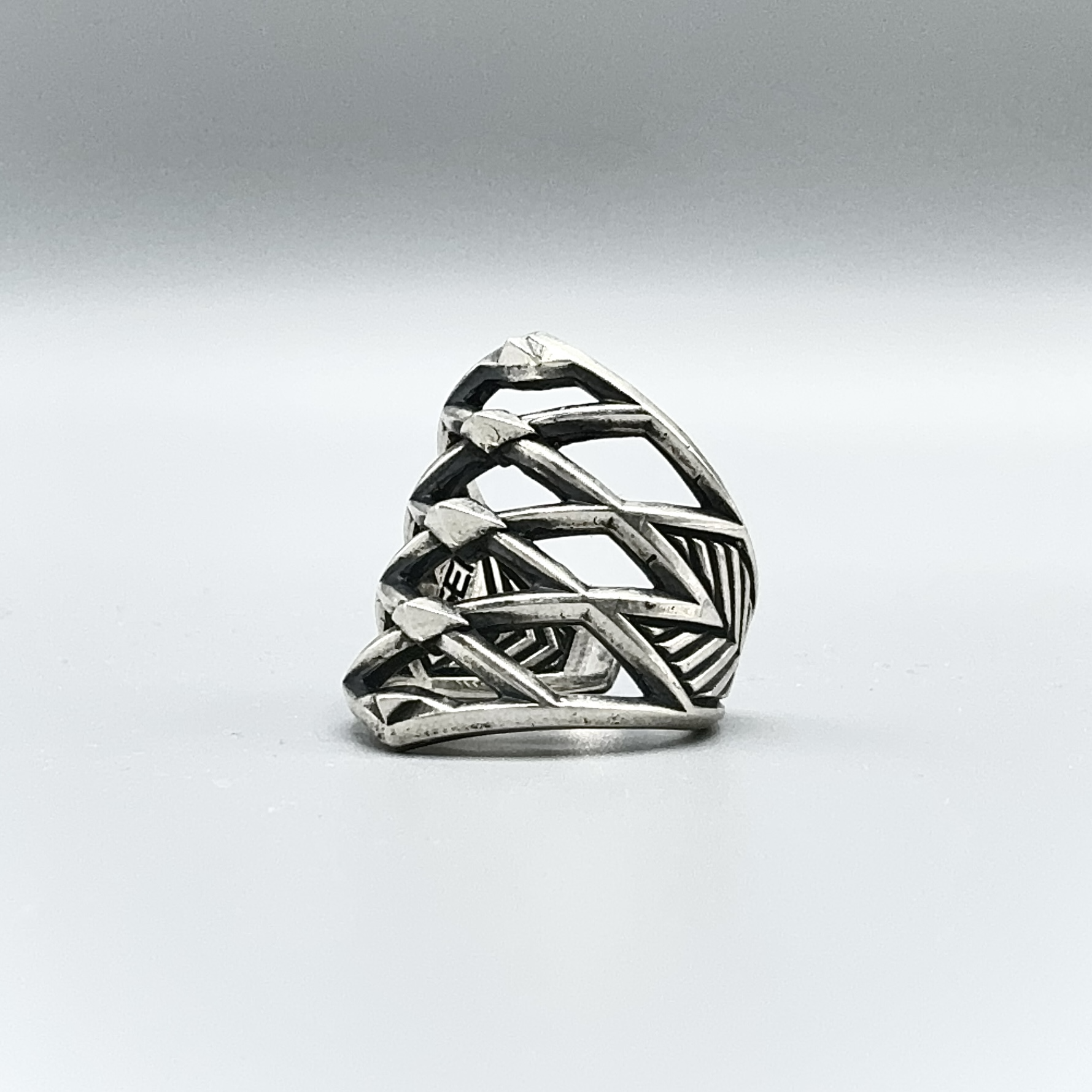 AdrianStandingElkPinnecoose_Vault_2023_Jewelry_2.67x2.4x2.2cm_£238.07.png