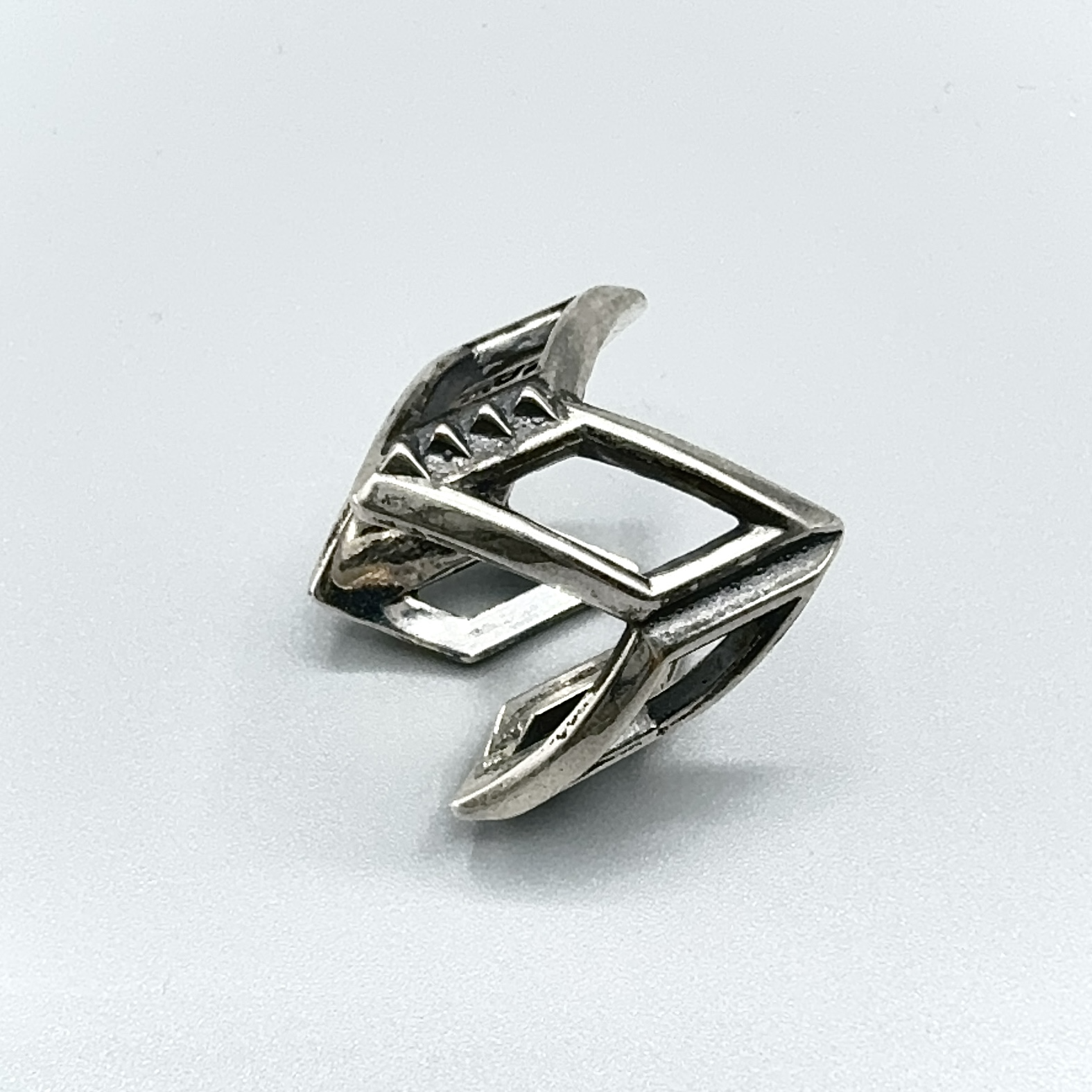 AdrianStandingElkPinnecoose_Triforium_2022_Jewelry_2.3x2.22x2.13cm_£193.43.png