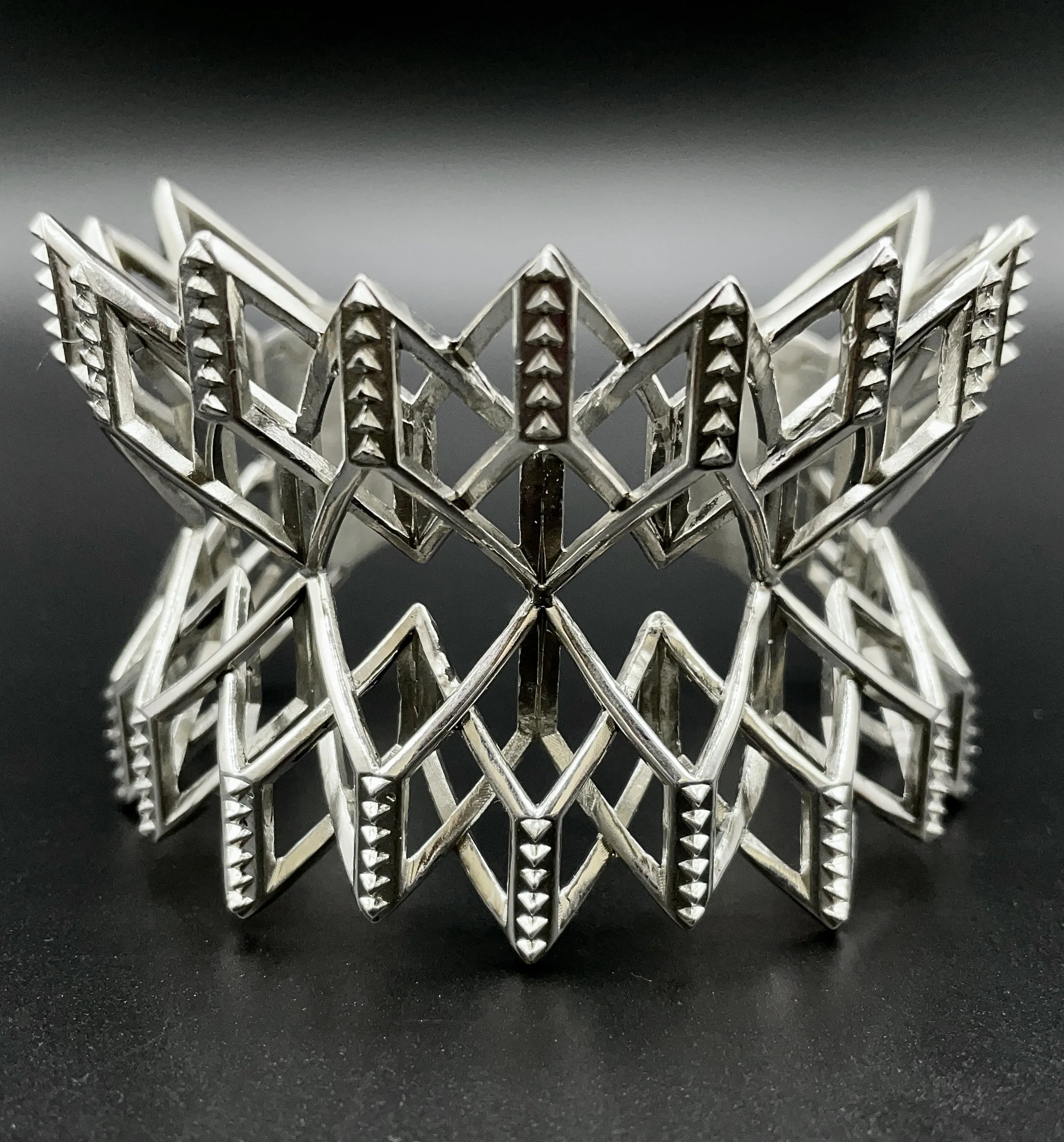 AdrianStandingElkPinnecoose_TwinTriforium_2023_Jewelry_8.422x6x6cm_£4426.05.jpg
