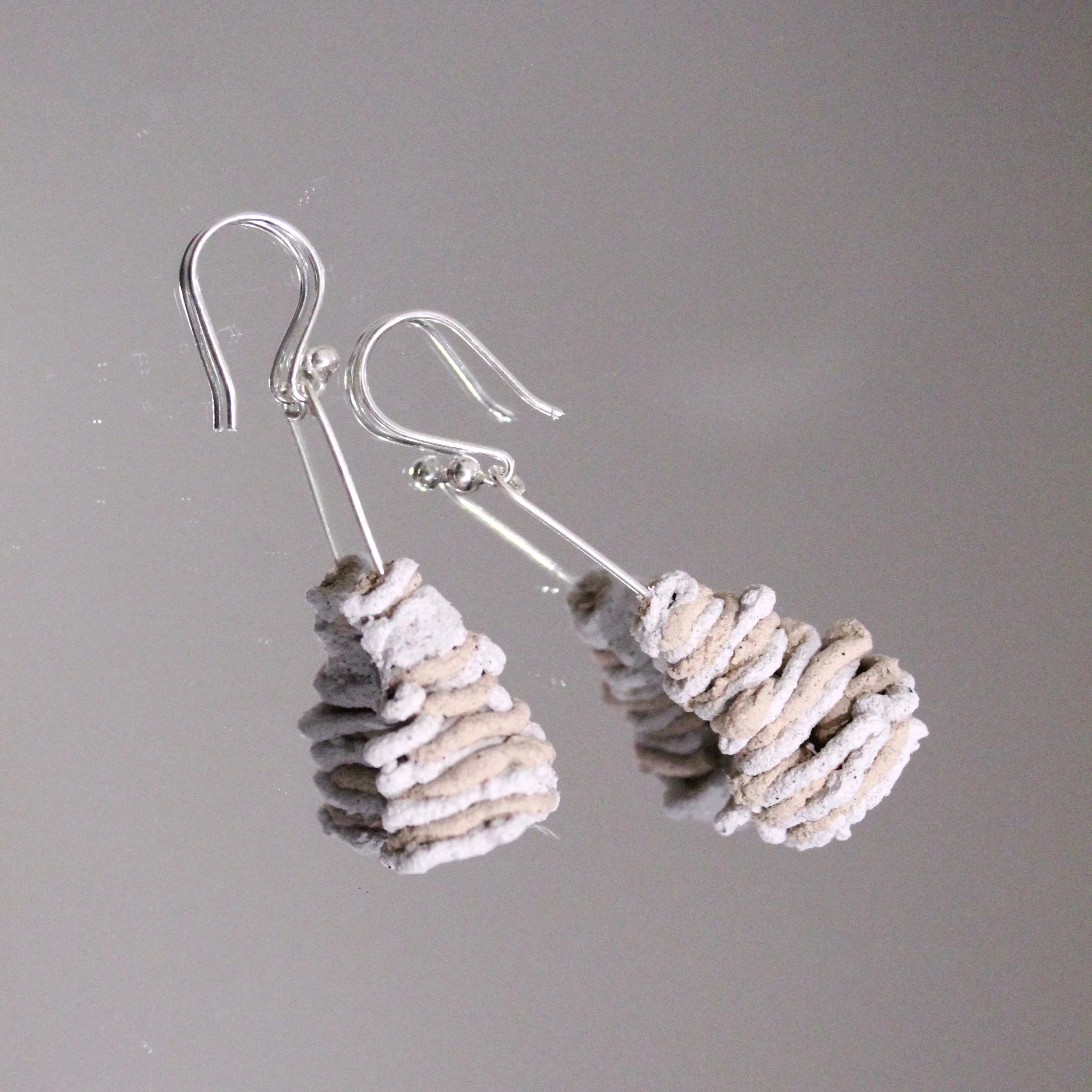 KatherinePuicanVigo_CapasDeTiempoVolcán_2025_BiomaterialSillarBlancoAndRosaWithSilver_5x1.6x1.6_£250.JPG