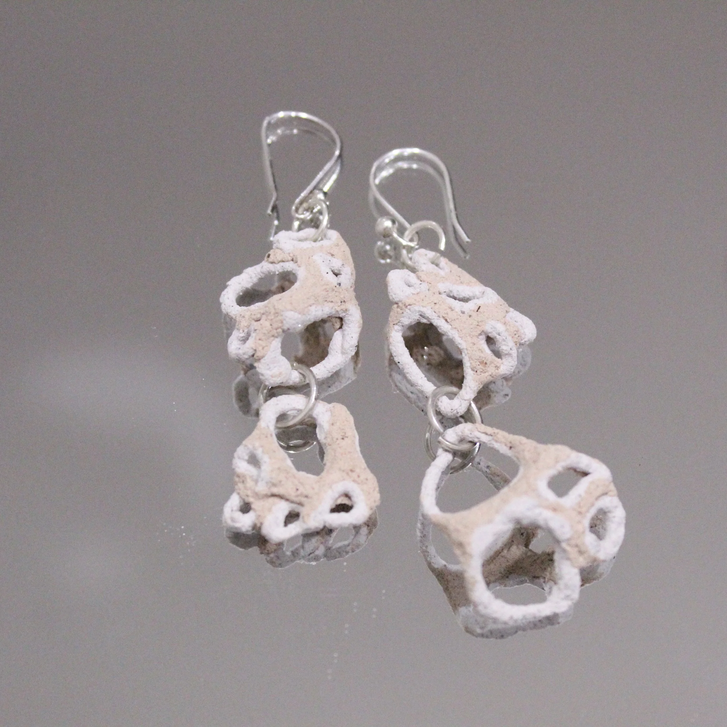 KatherinePuicanVigo_CoralSillar_2025_BiomaterialSillarBlancoAndRosaWithSilver_6.5x2x1_£300.JPG