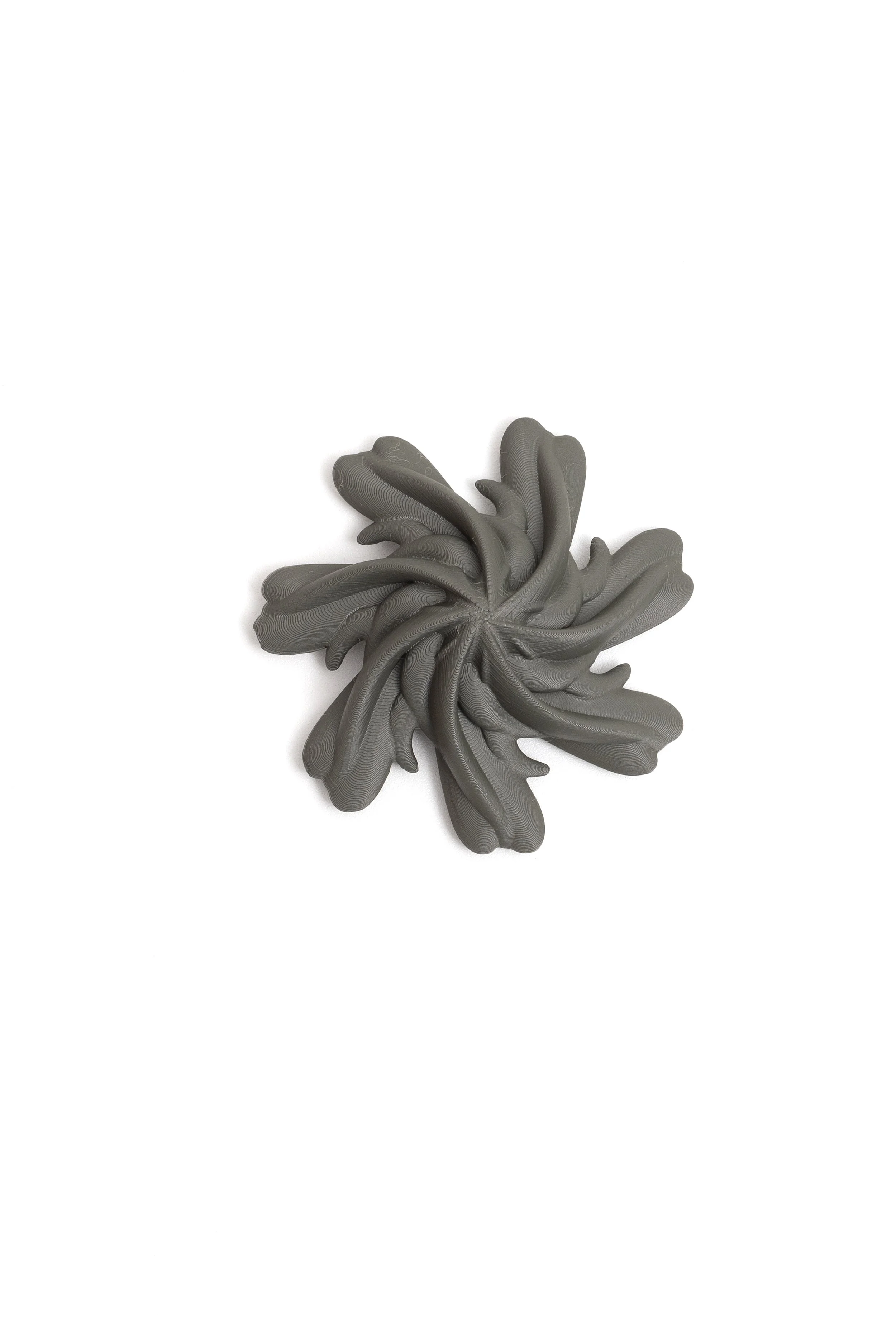 KuboLab_OndaBrooch_2025_PLA_7.5x7.5x3cm_£38.jpg
