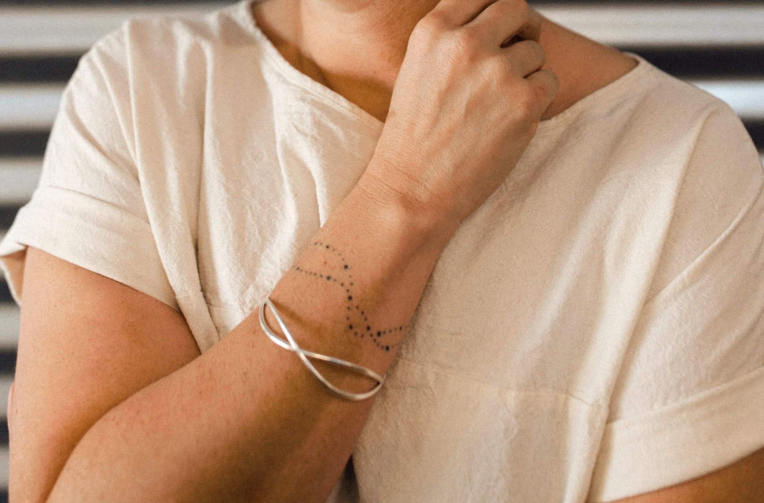 LoriSteenhoek_ShiftBracelet_2025_SterlingSilver_70mm_£200.jpg