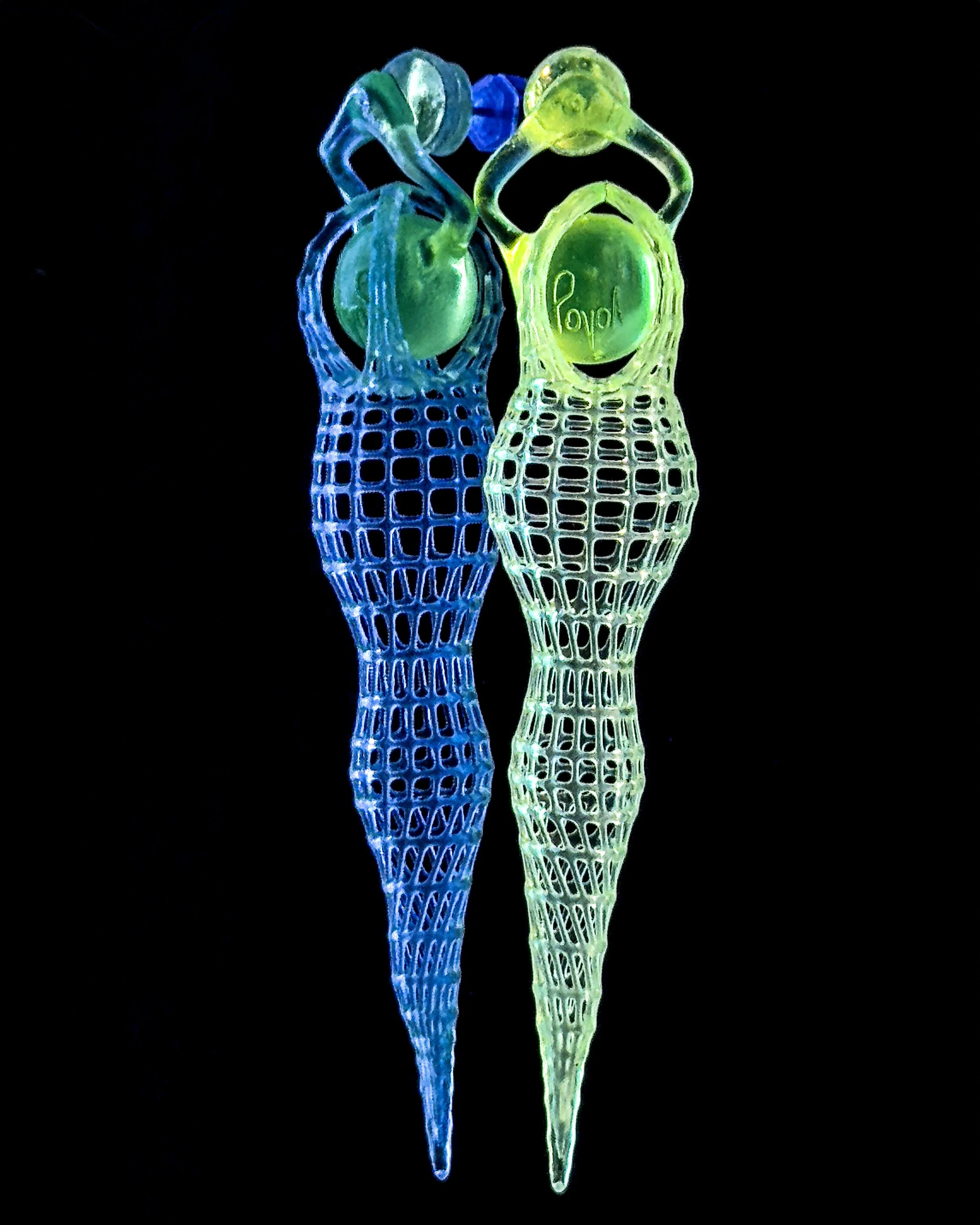 FernandaPovoa_PendulusIntricata_2022_PlantBasedResin_10x2x2cmEach.jpg