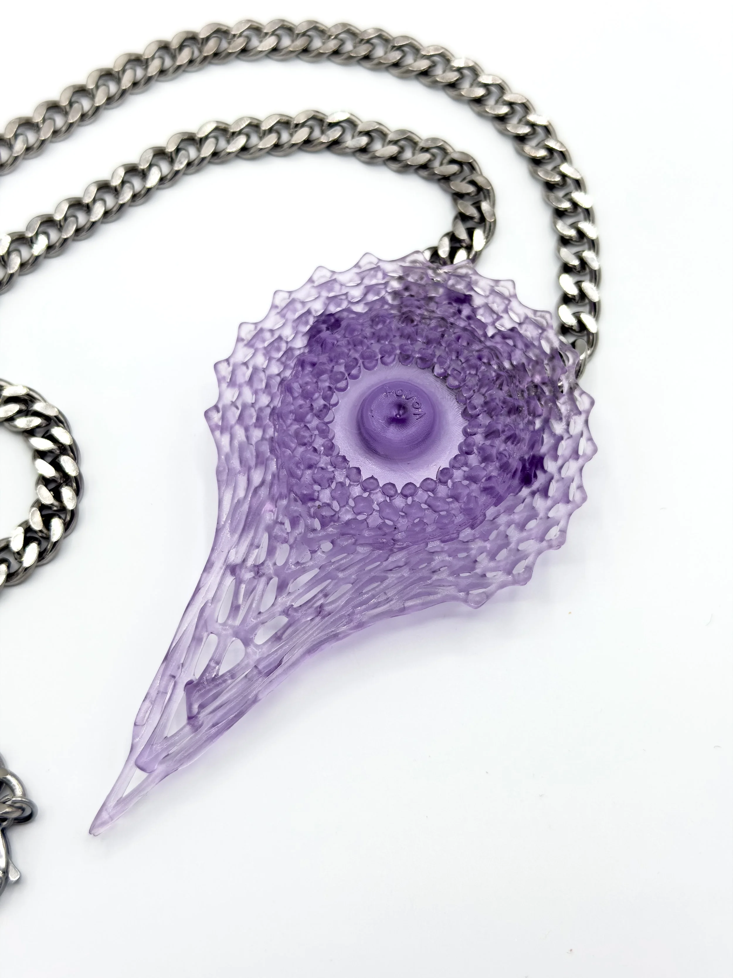 FernandaPovoa_OculusAreolae_lavanda_2024_Plant-BasedResinLacquerSteelChain_11x7x2cm_£200.jpg(1).jpg