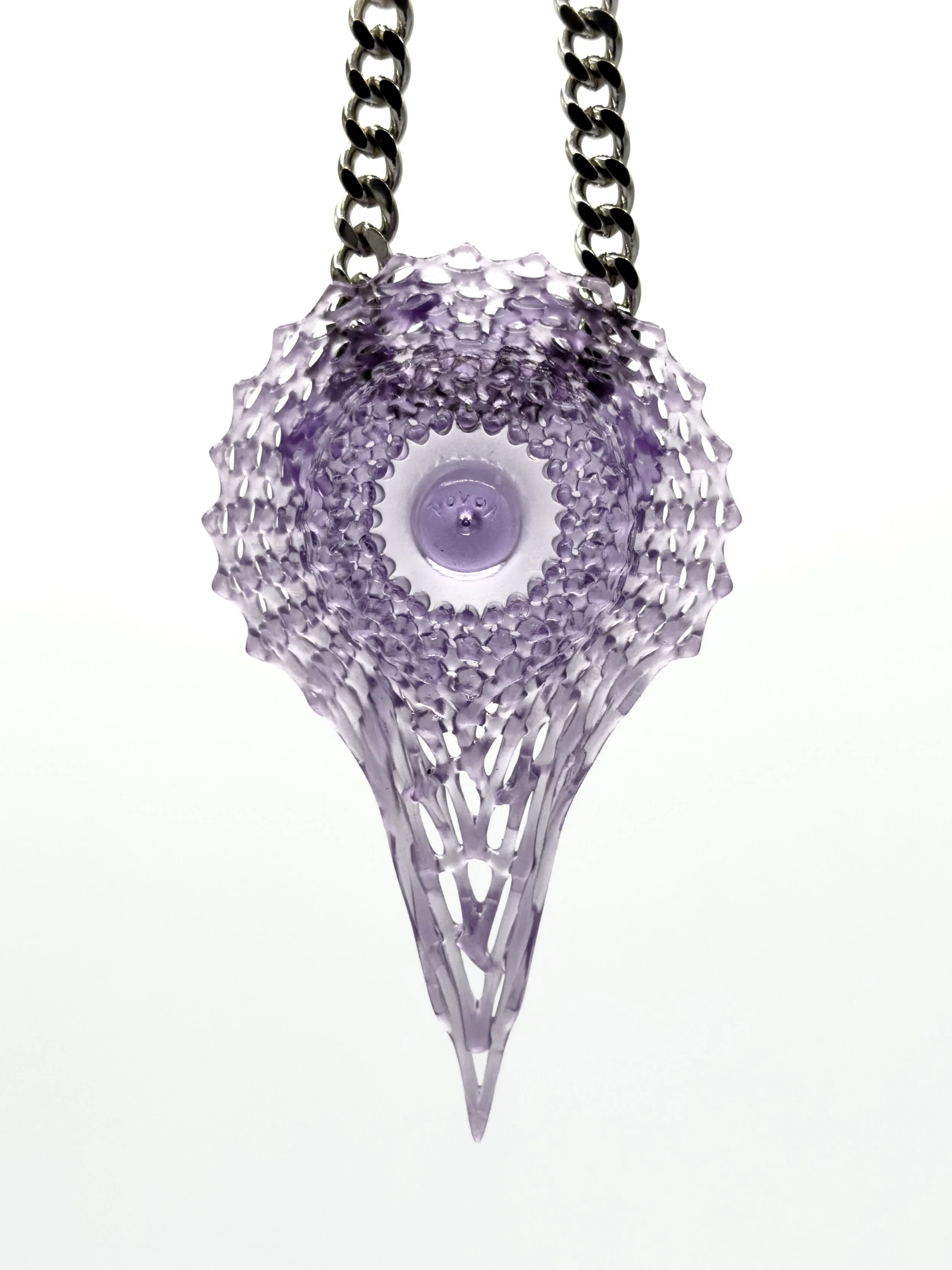 FernandaPovoa_OculusAreolae_lavanda_2024_Plant-BasedResinLacquerSteelChain_11x7x2cm_£200.jpg