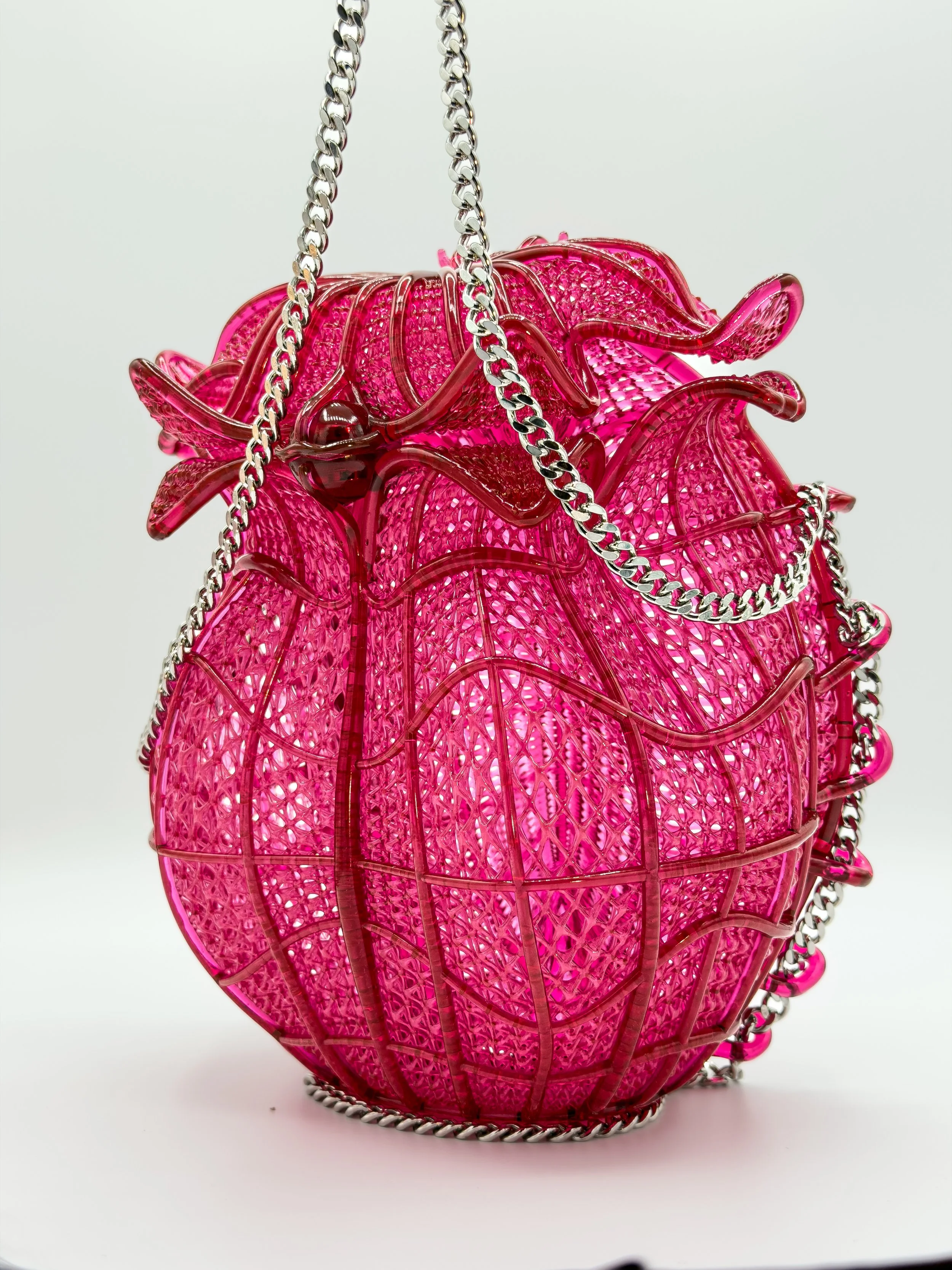 FernandaPovoa_ExofloraCarapax_2025_Plant-BasedResinandSteelChain_22x19x11cm_£750(8).jpg