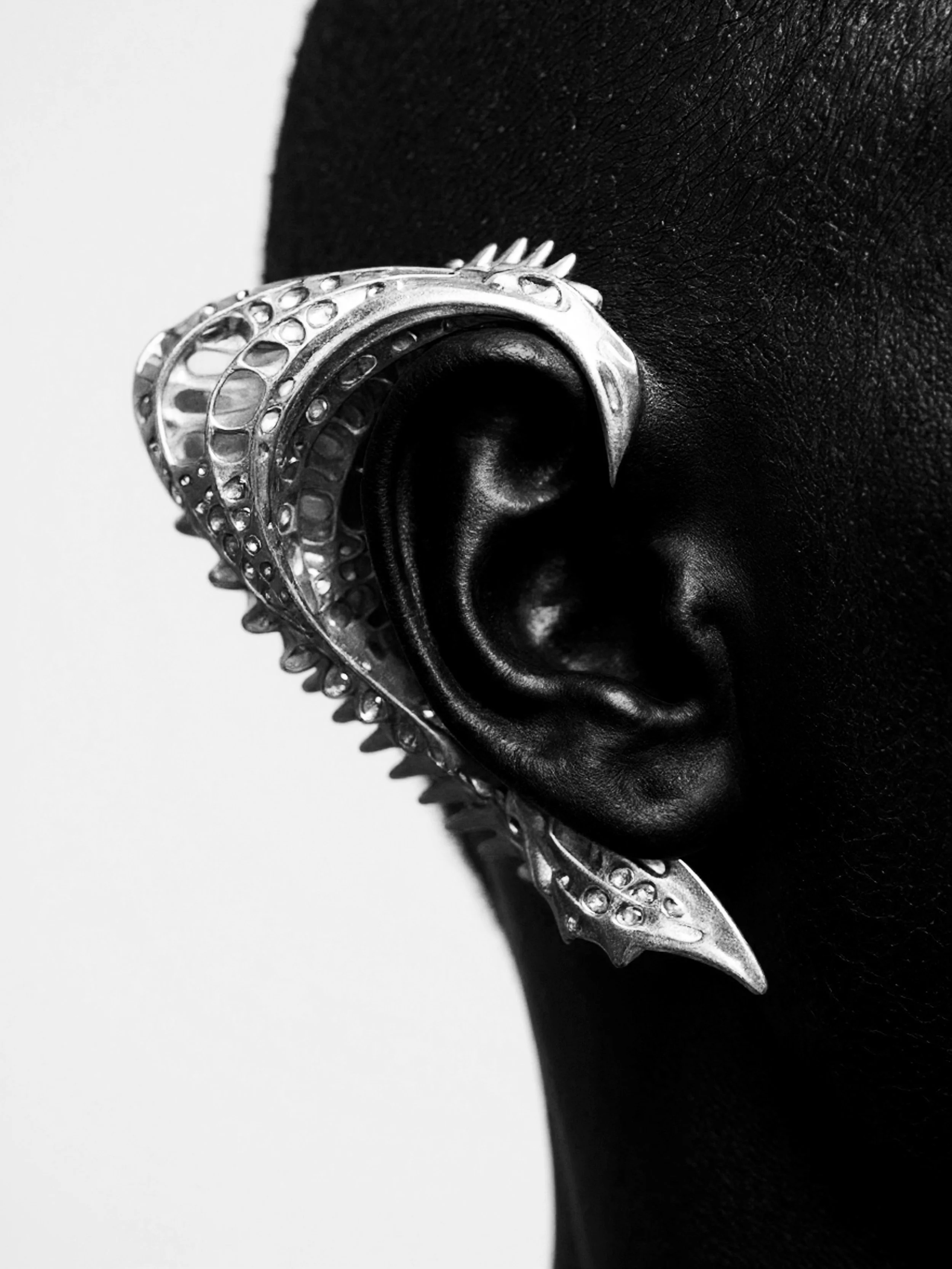 Weaver_EarCuff-06_2025_SterlingSilver_OneSize_£700.jpg