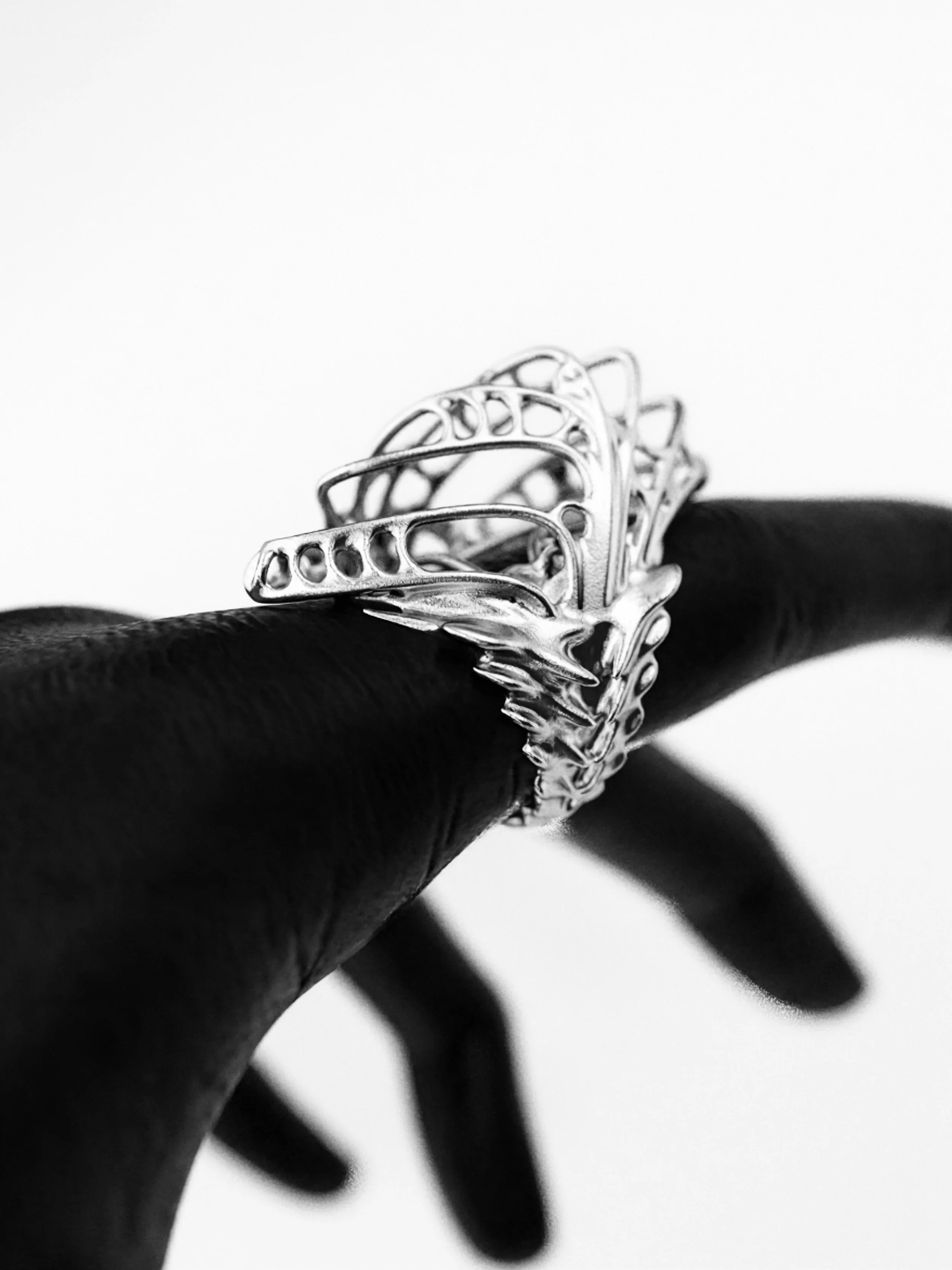 Weaver_Ring-02_2025_SterlingSilver_VariousRingSizes_£300.jpg