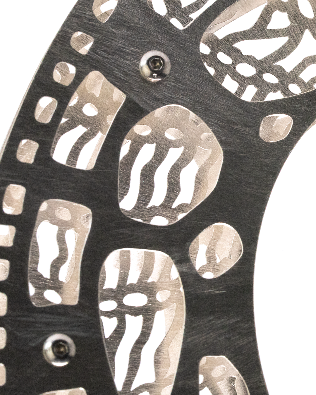 SherryCordova_CIPI_2025_SilverStainlessSteel_15x14x2cm_£8510_detail.png