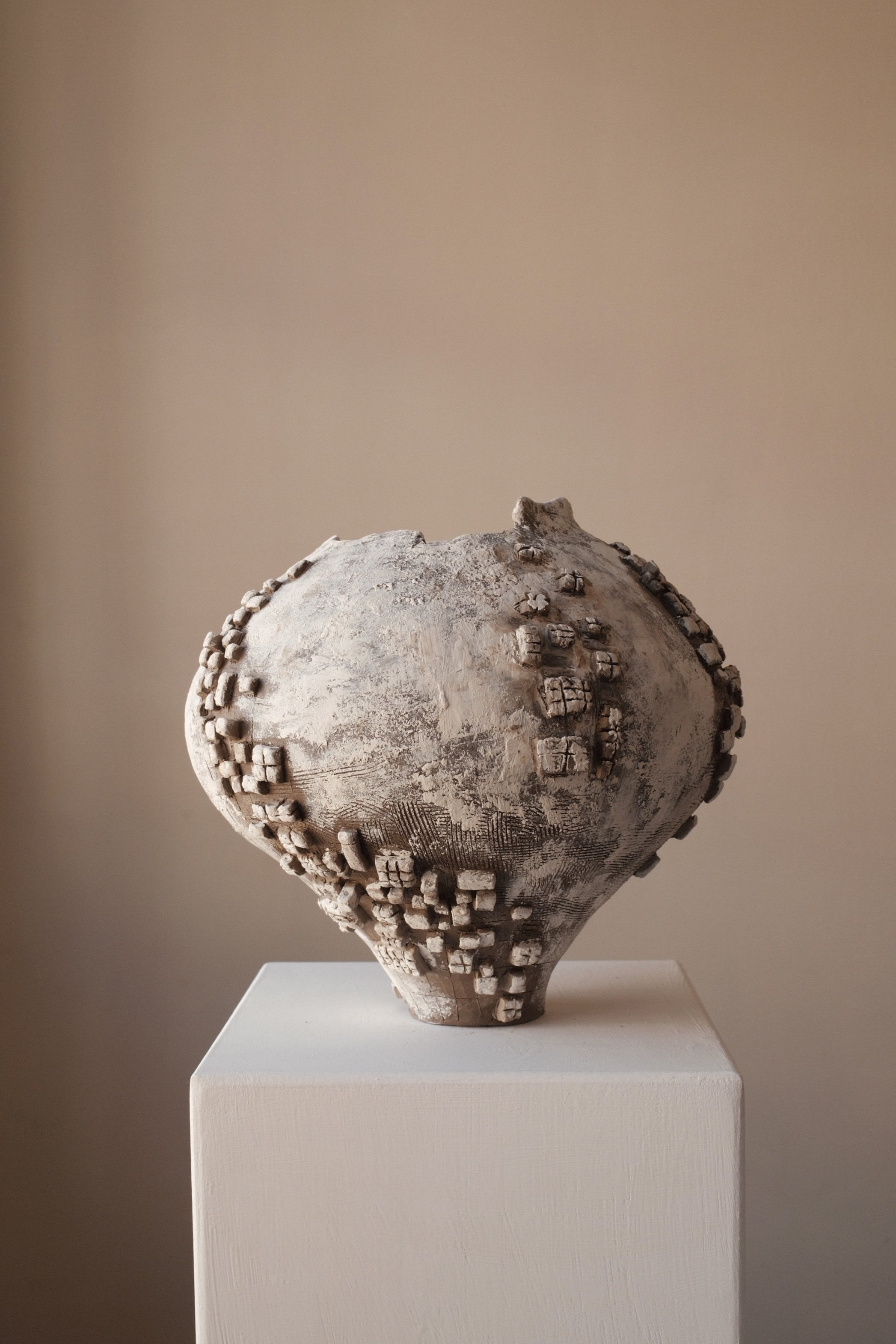 NatchaKucita_UrbanSkin_2025_ceramics_25x30_£1850_5.JPG