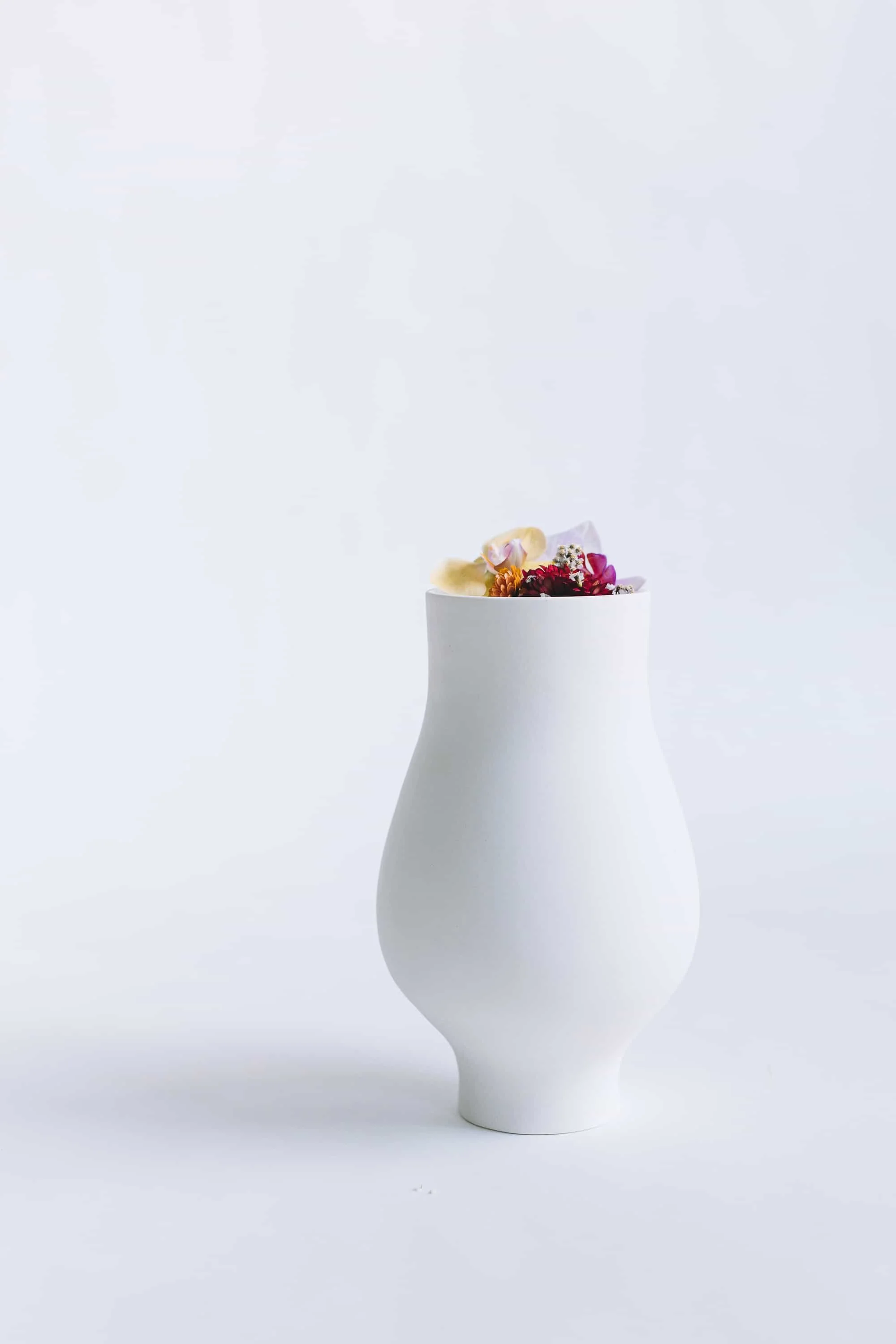10.BarbaraStelmachowska_TheMealFromHelloFlowerSeries_2024_Porcelain_15x15x20cm_NFS.jpg