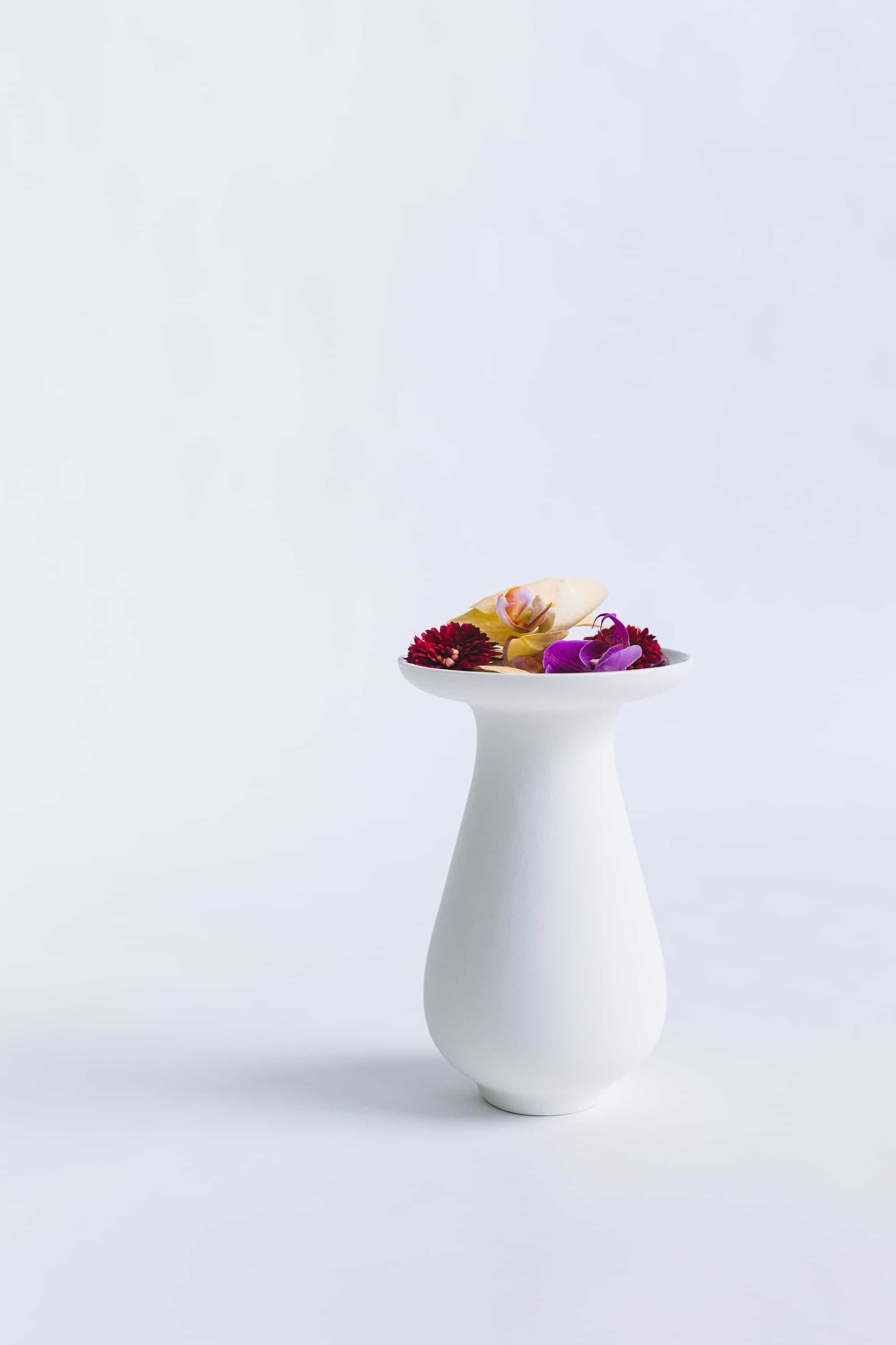 11.BarbaraStelmachowska_TheMealFromHelloFlowerSeries_2024_Porcelain_13x13x25cm_NFS.jpg