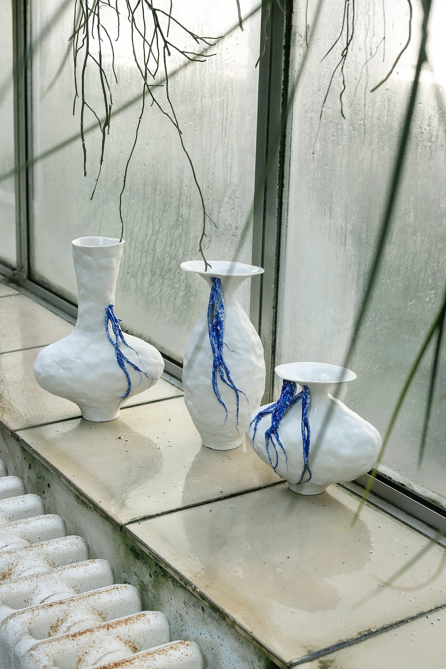 Helena_Patelisova_ROOTS vases_2023_porcelain_photo Aňa Jakš.jpg