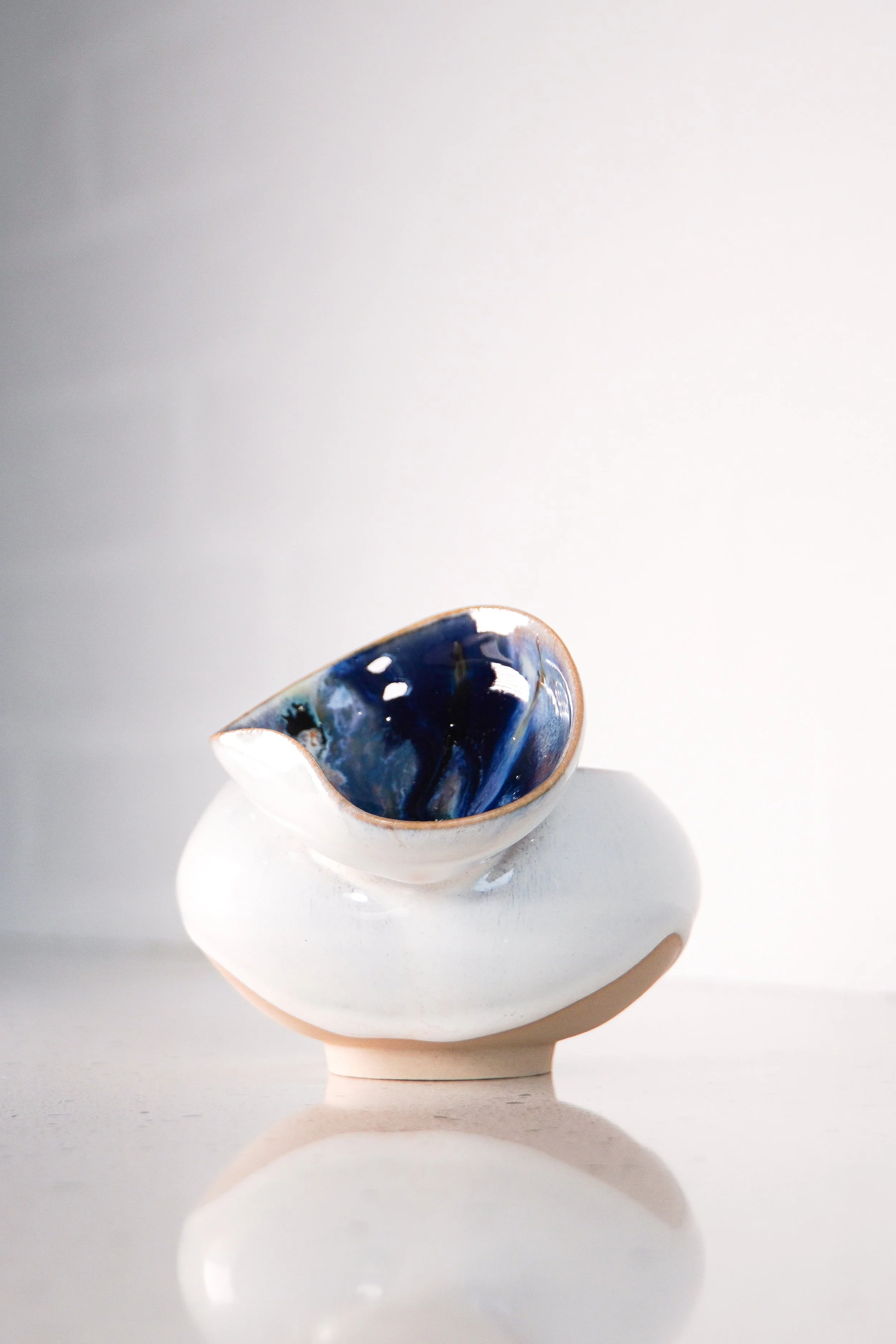 JeannetteHjortlund_Couture_Jewelrydish_2026_Stoneware_13x10x8cm_£120 (3).jpg